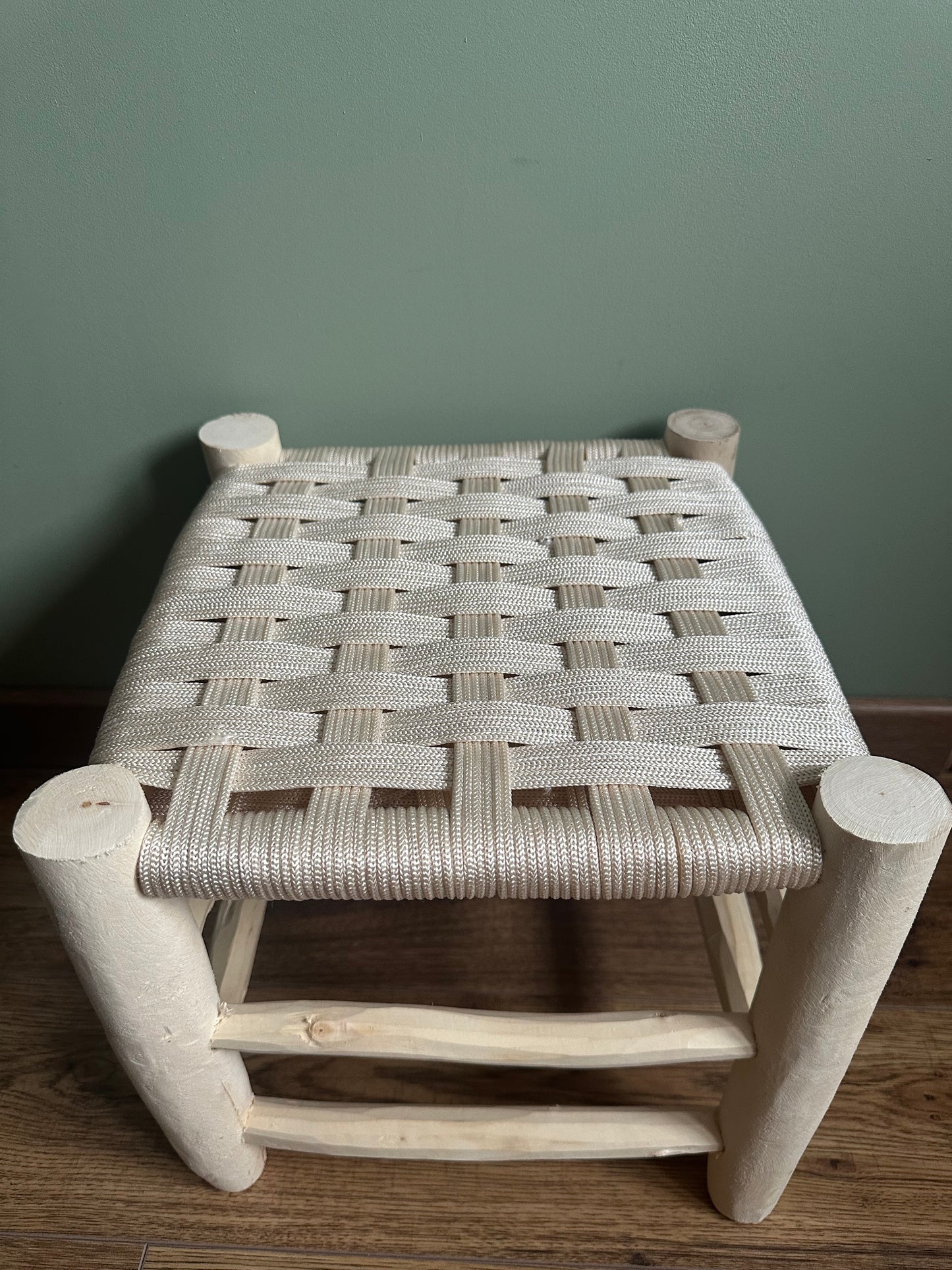 Détail du tressage fait main sur tabouret bohème marocain en corde naturelle63