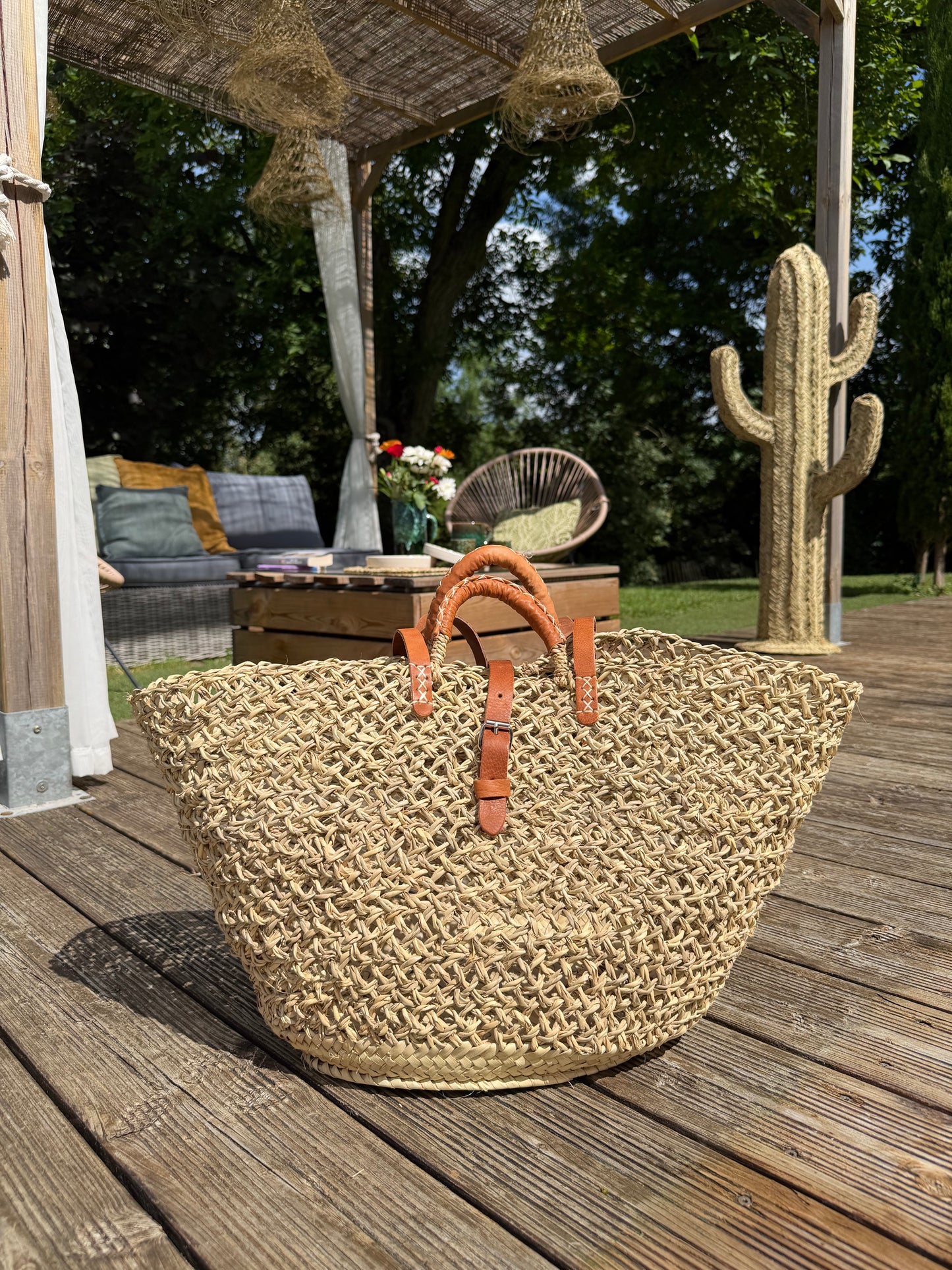 Panier de Plage Tressé Artisanal en Palmier – Cabas Bohème Chic avec Anses et Fermeture en Cuir