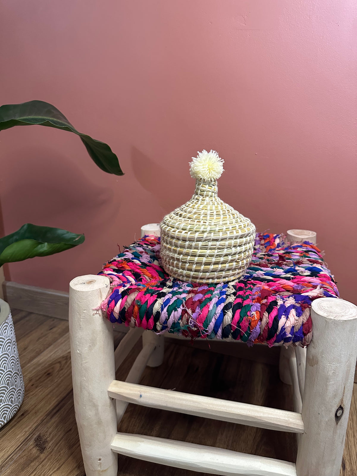 Mini Panier Berbère – Vide-Poche en Jonc et Laine Artisanale – Fait Main à Marrakech