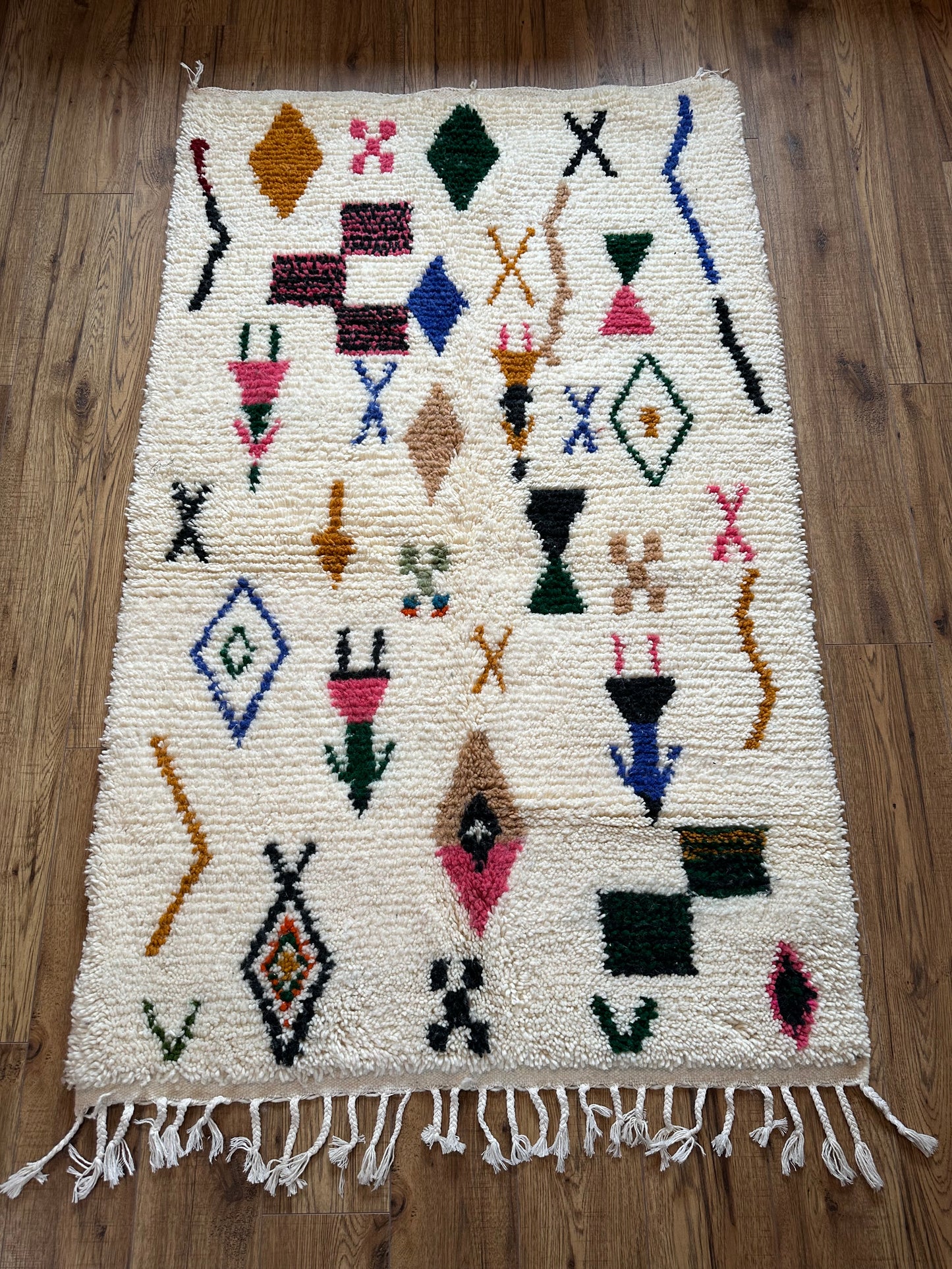 Tapis Beni Ourain berbère en laine – Tapis marocain fait main aux motifs colorés