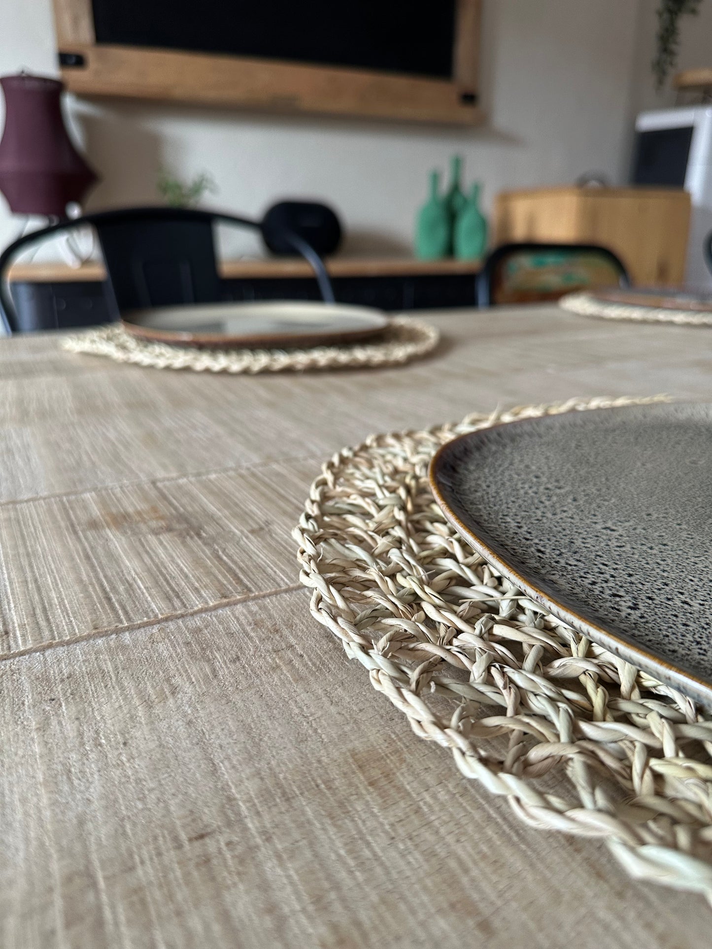 Set de table rond en raphia tressé – Artisanal & bohème chic