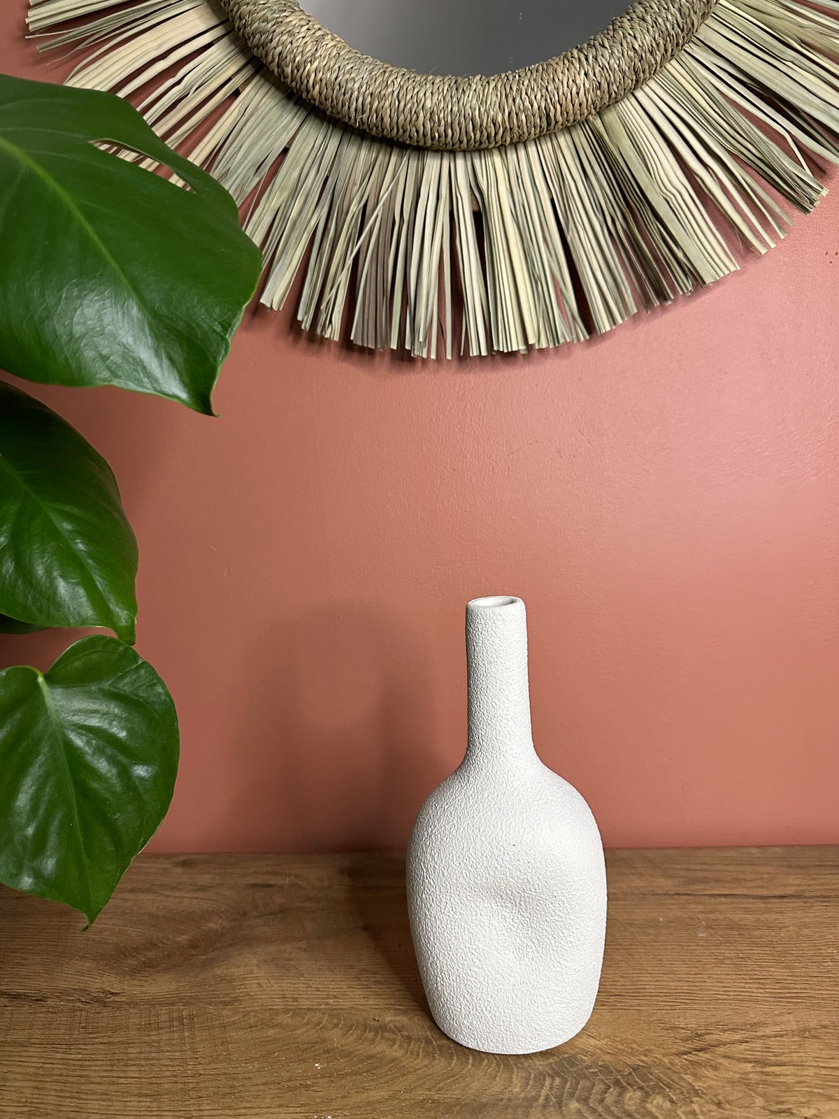 Vase blanc cassé artisanat taille petit