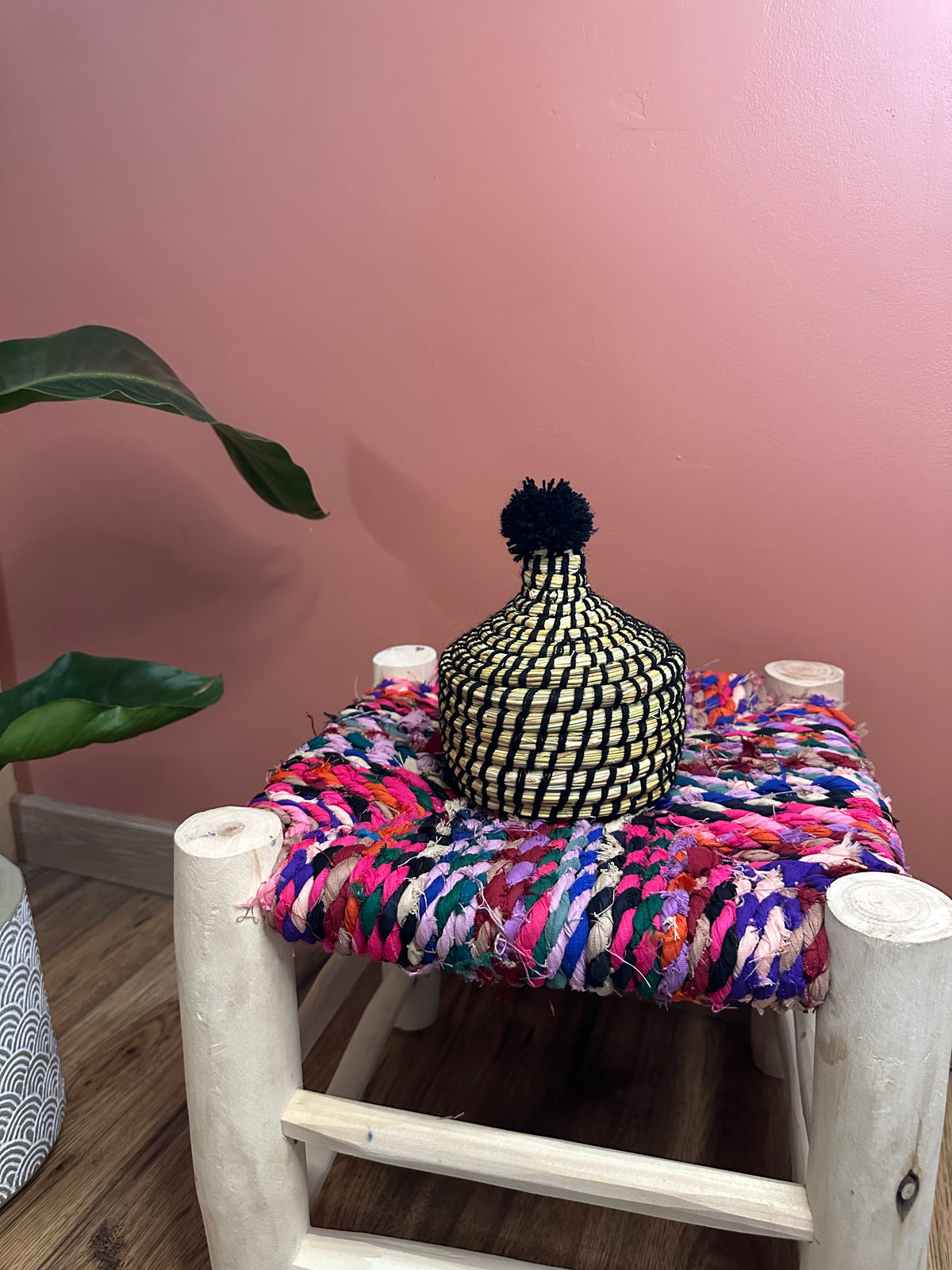 Mini Panier Berbère – Vide-Poche en Jonc et Laine Artisanale – Fait Main à Marrakech