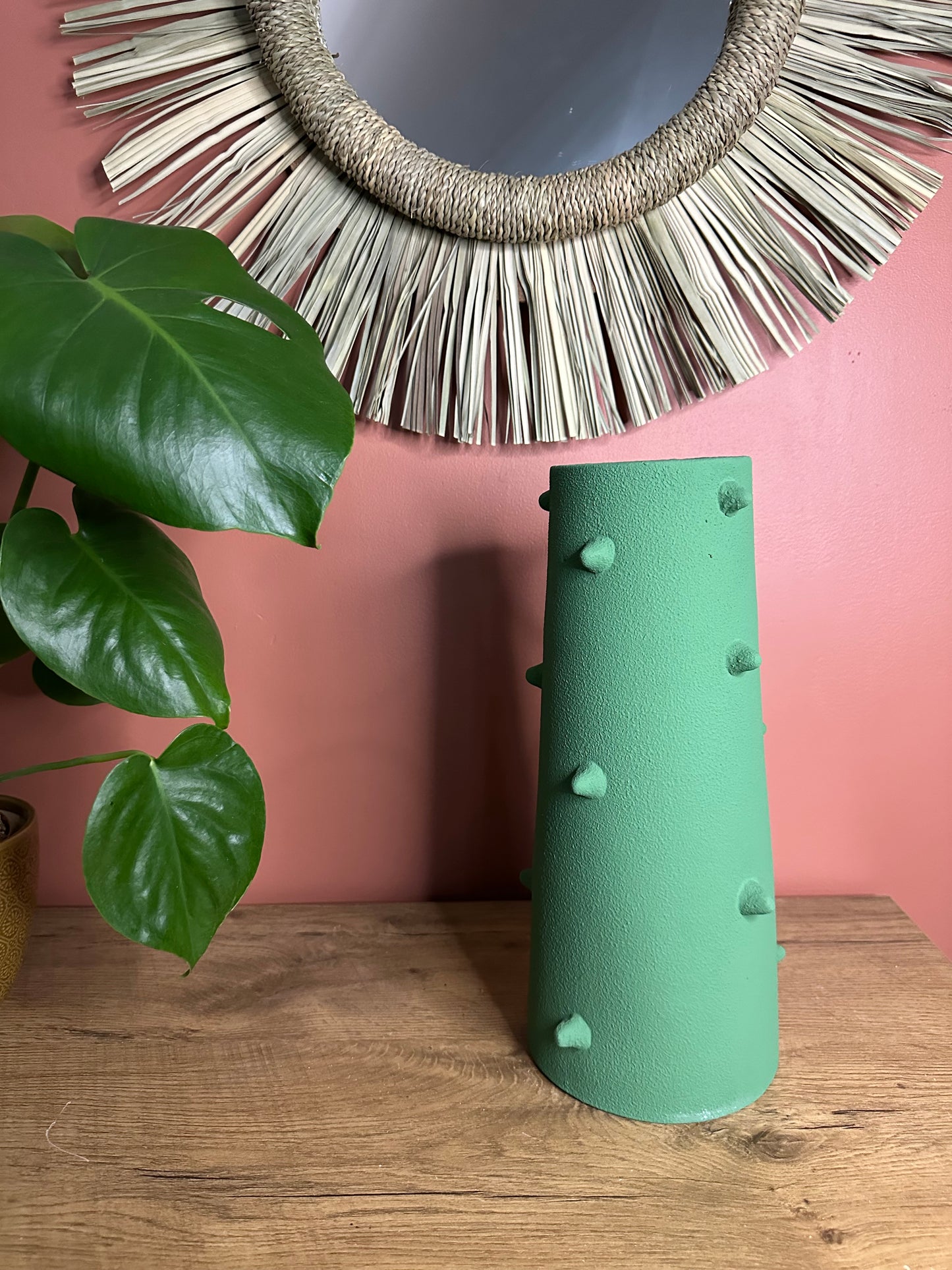 Vase artisanal en terre cuite finition sableuse Vert