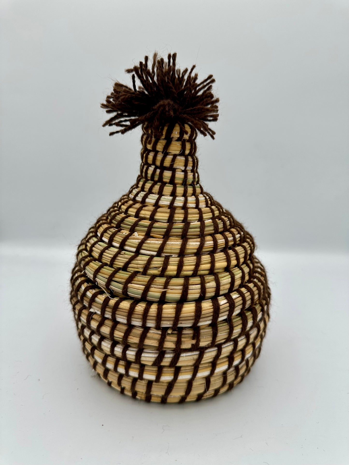 Mini Panier Berbère – Vide-Poche en Jonc et Laine Artisanale – Fait Main à Marrakech