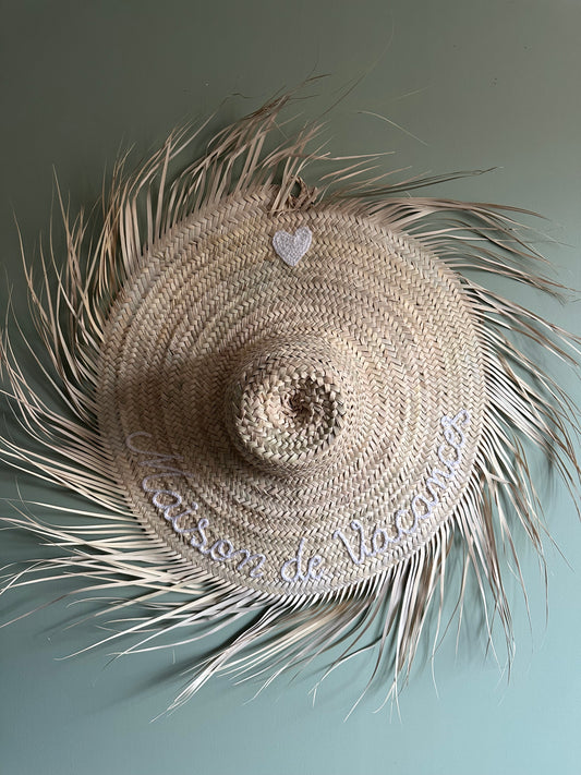 Chapeau de Paille Artisanal –  « Maison de Vacances » avec Cœur Brodé