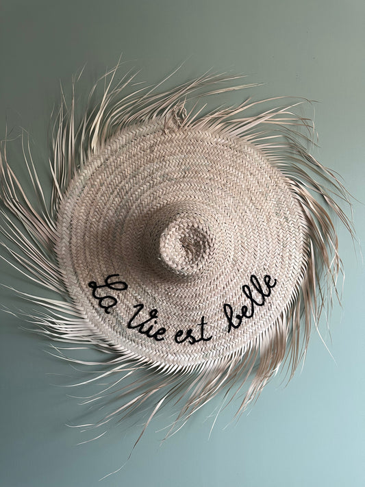 Chapeau Mural « La vie est belle » en Feuilles de Palmier - Fait Main à Marrakech