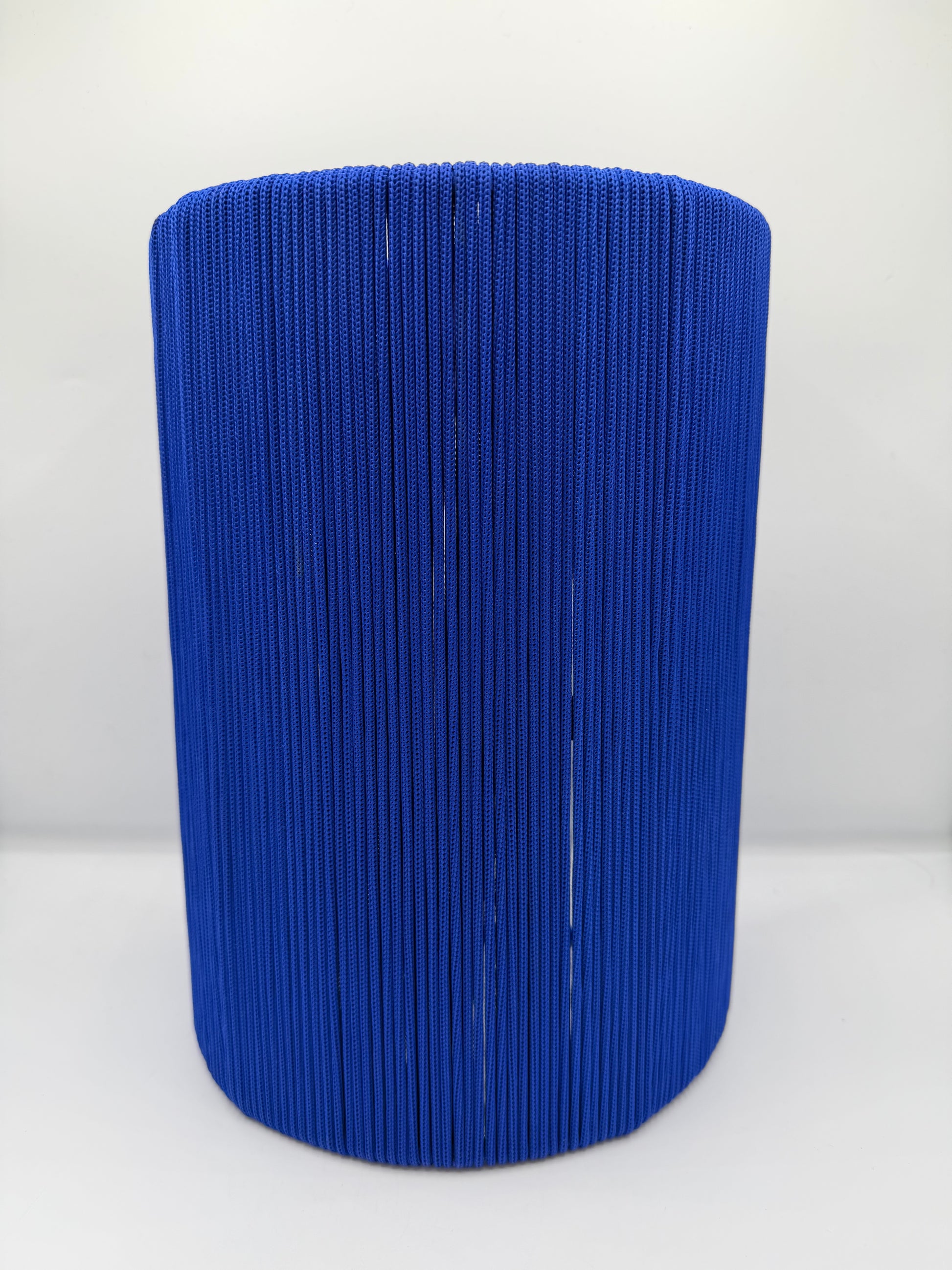 Applique murale artisanale en cordage bleu Majorelle vue de face