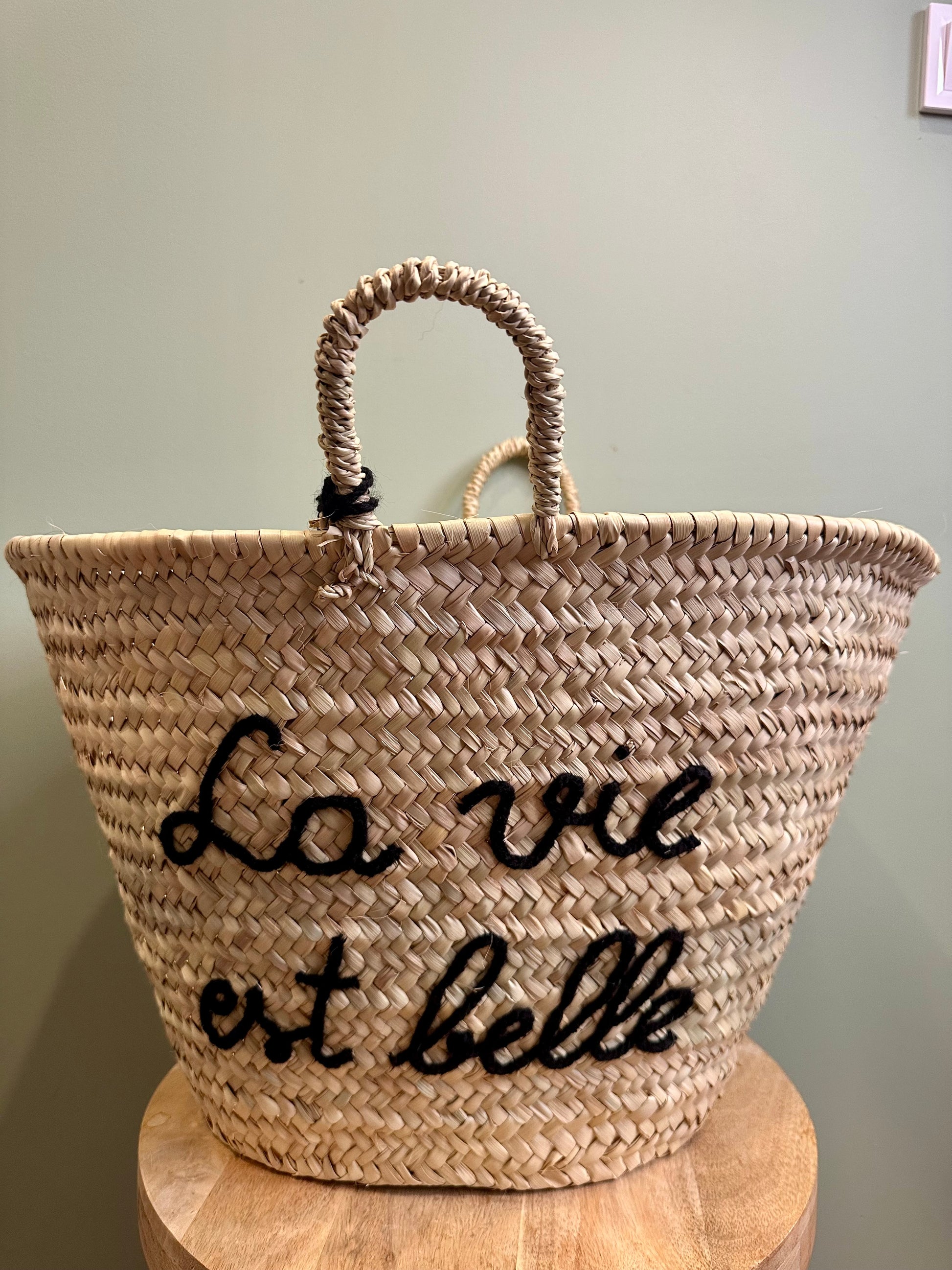 Panier marocain en feuilles de palmier tressées à la main