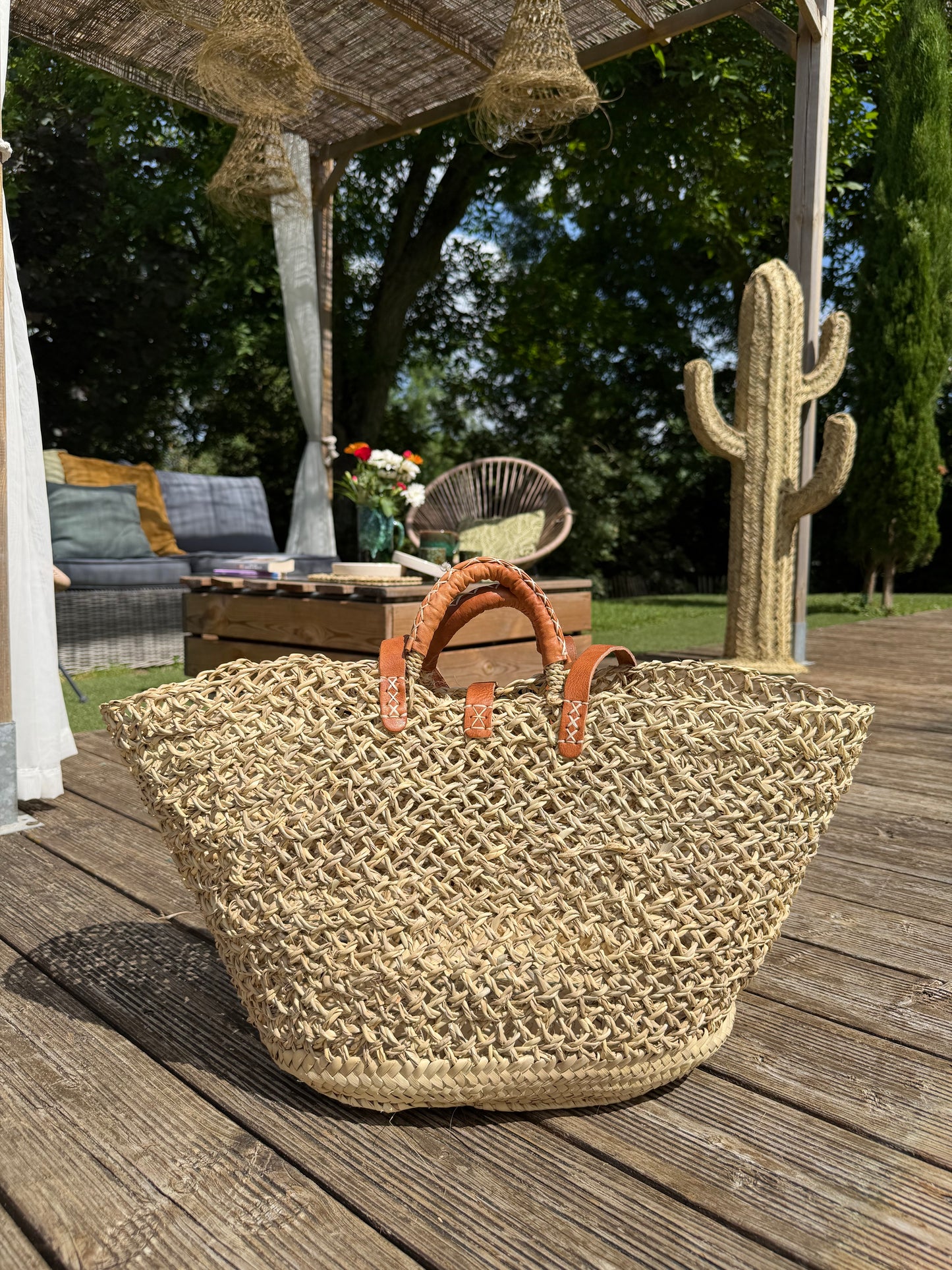 Panier de Plage Tressé Artisanal en Palmier – Cabas Bohème Chic avec Anses et Fermeture en Cuir