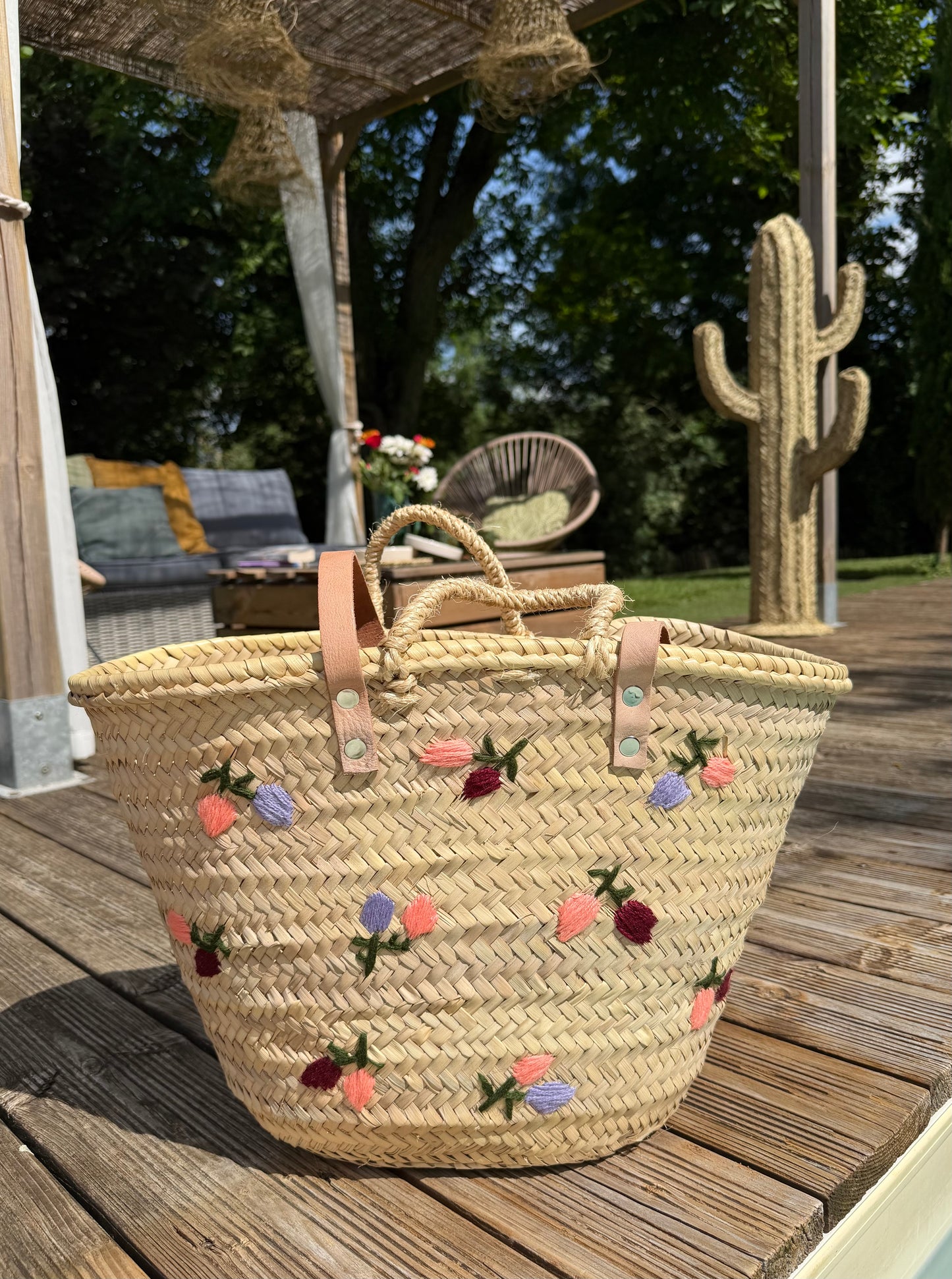 Panier de Plage Fleuri Artisanal – Cabas en Palmier avec Broderies Florales & Anses en Cuir