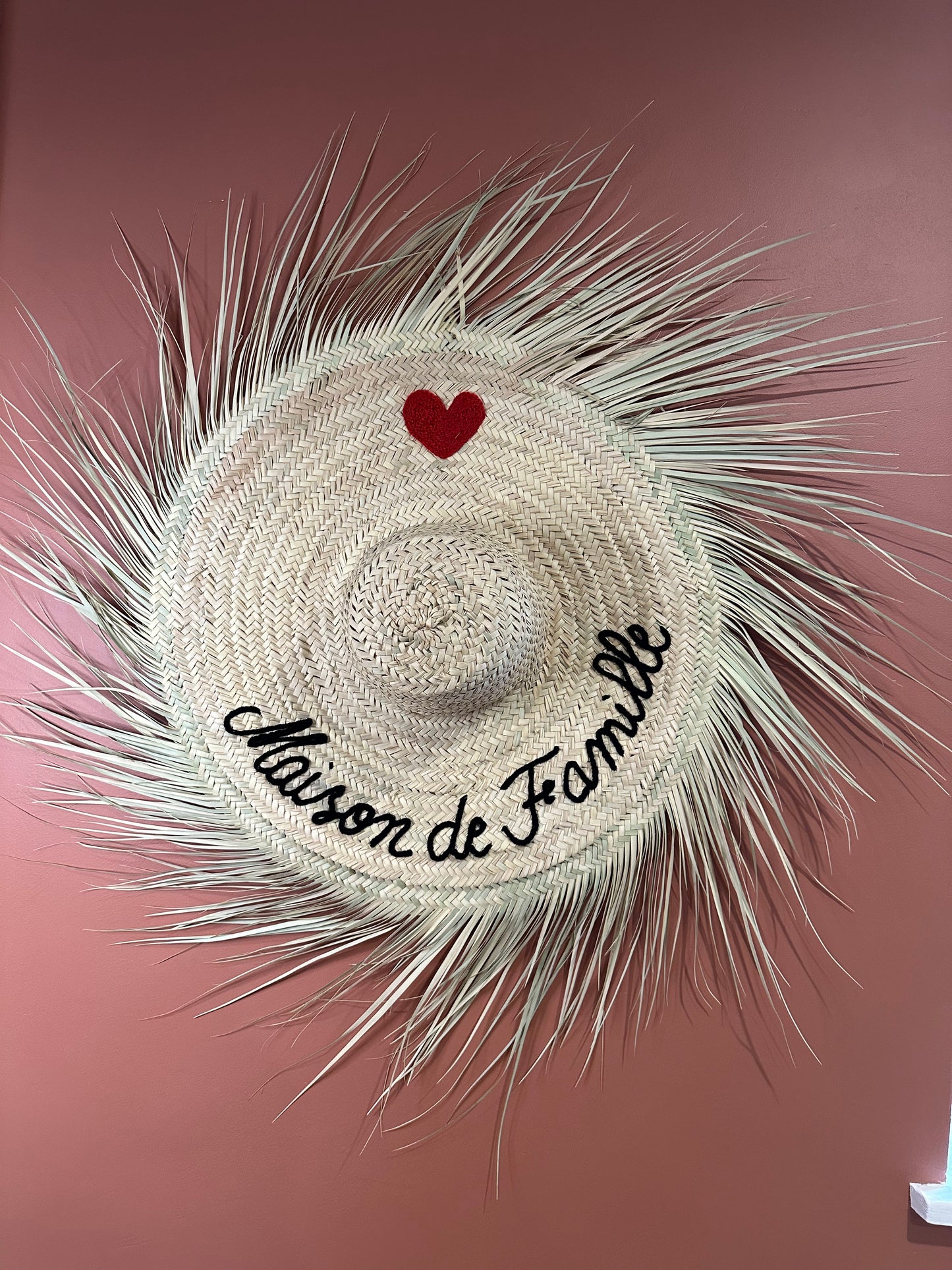 Chapeau de Paille Artisanal – « Maison de Famille » avec Cœur Brodé