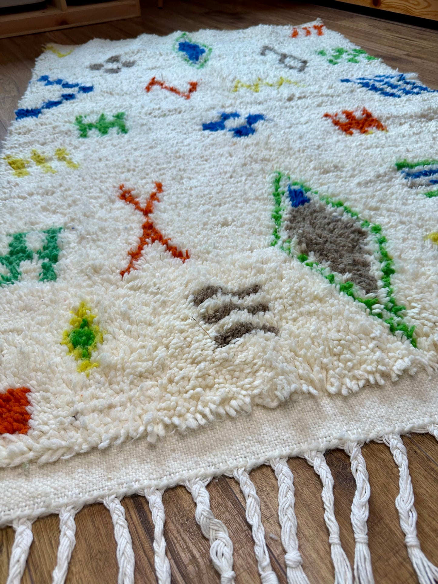 Tapis Beni Ourain Géométrique Coloré en Laine Naturelle – Fait Main (167 x 99 cm)