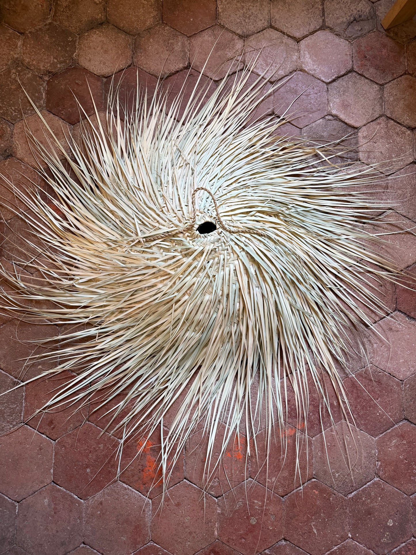 Suspension en feuilles de palmier à franges – Artisanat marocain