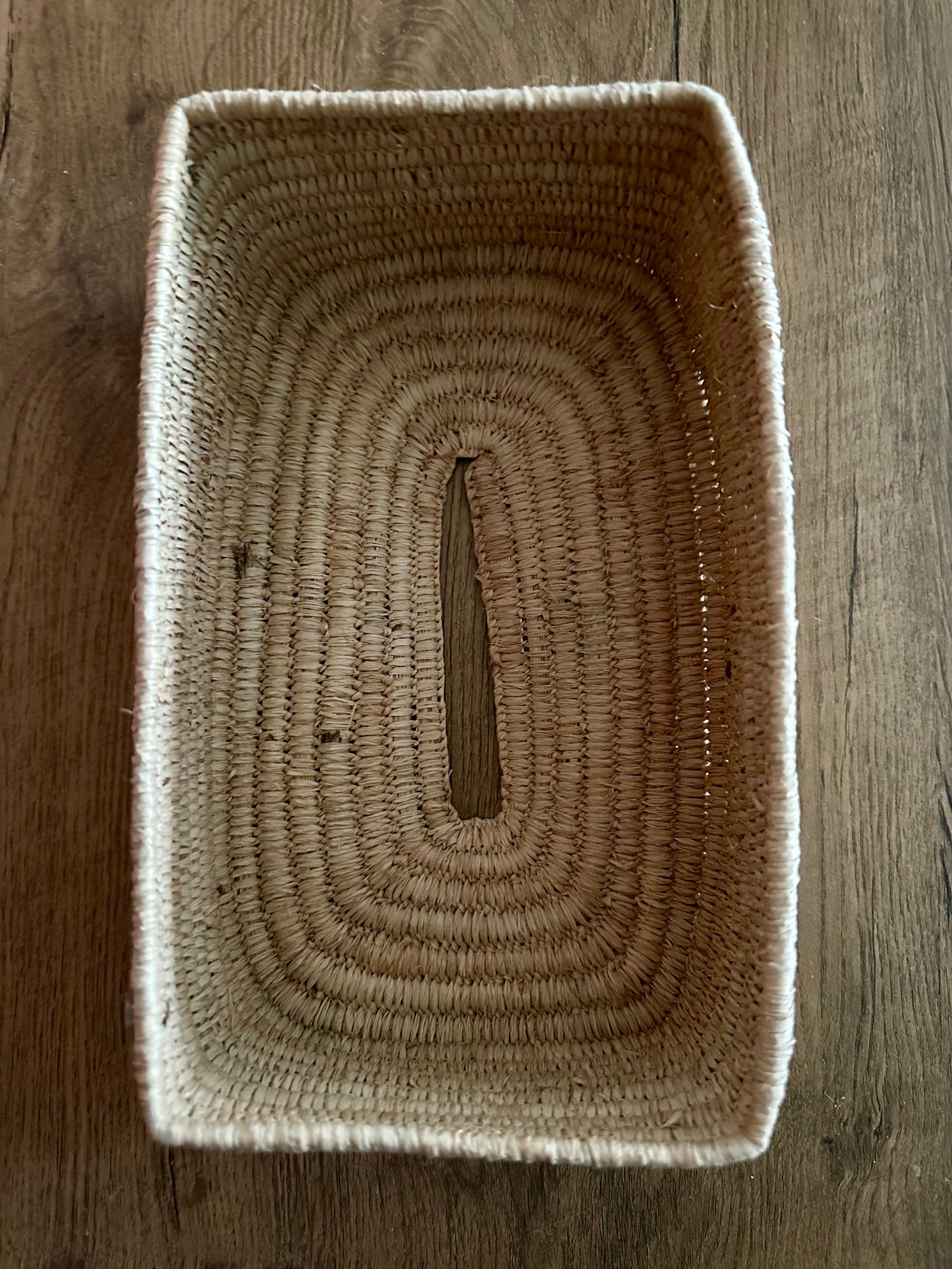 Boîte à Mouchoirs Artisanale en Feuilles de Palmier – Tressée à la Main (25 x 16 cm)