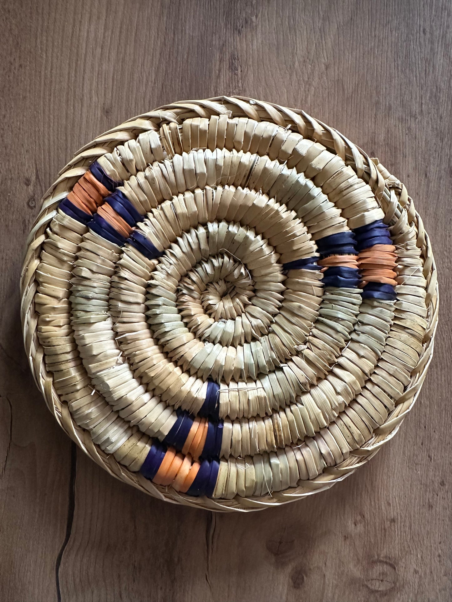 Dessous de Plat Rond en Feuilles de Palmier – Fait Main