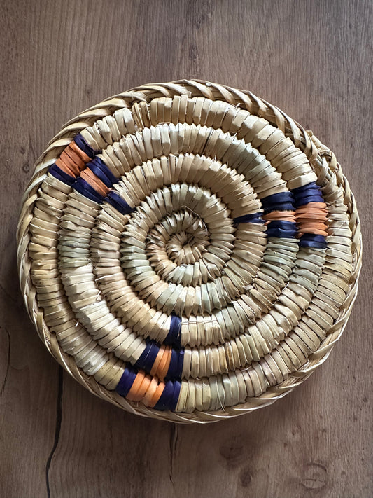 Dessous de Plat Rond en Feuilles de Palmier – Fait Main