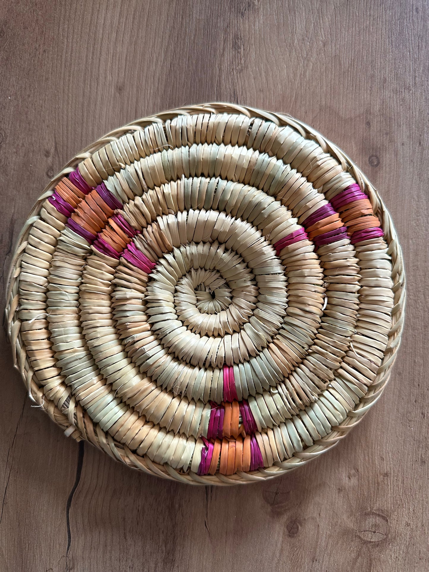 Dessous de Plat Rond en Feuilles de Palmier – Fait Main