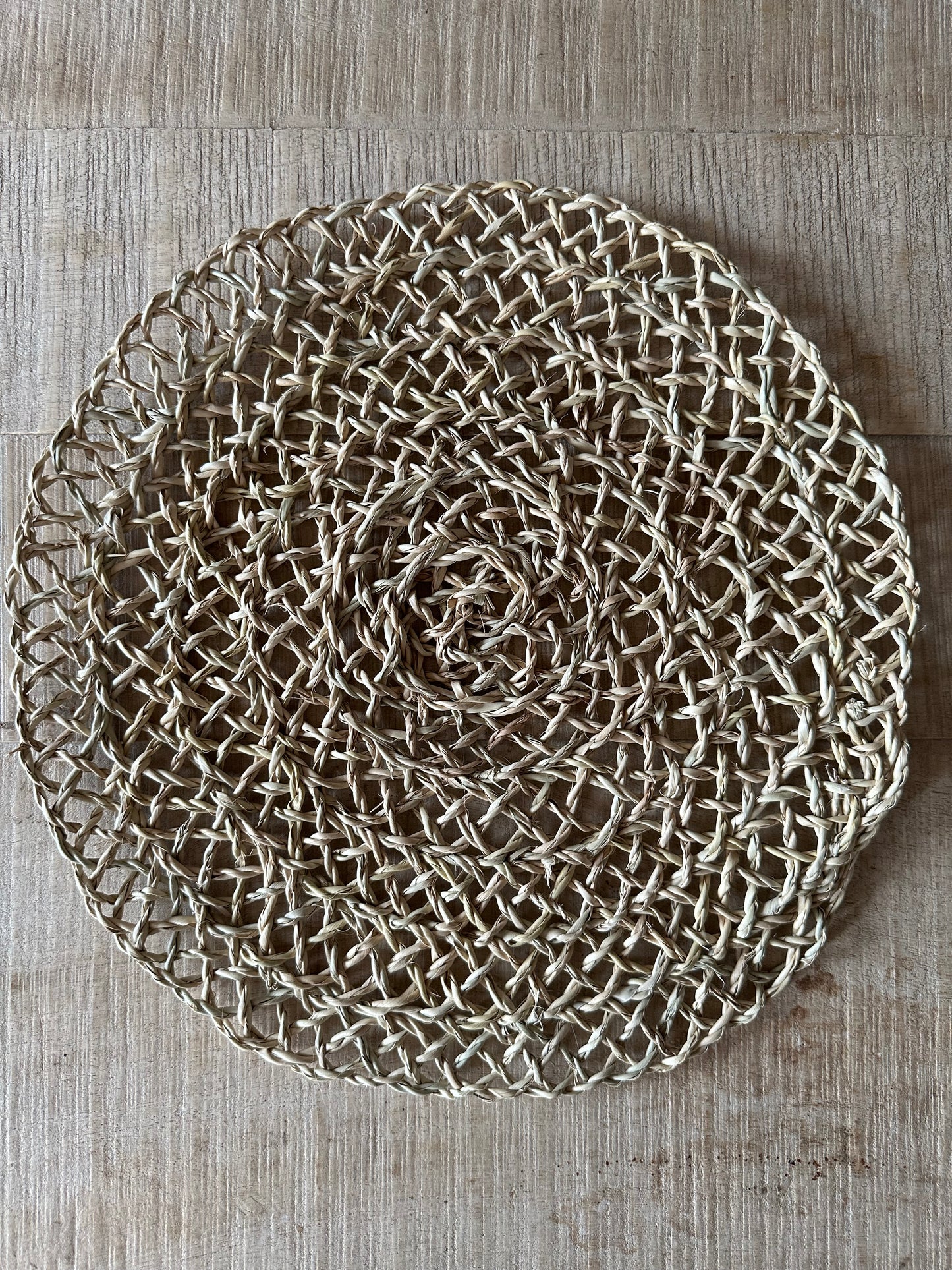 Set de table rond en raphia tressé – Artisanal & bohème chic