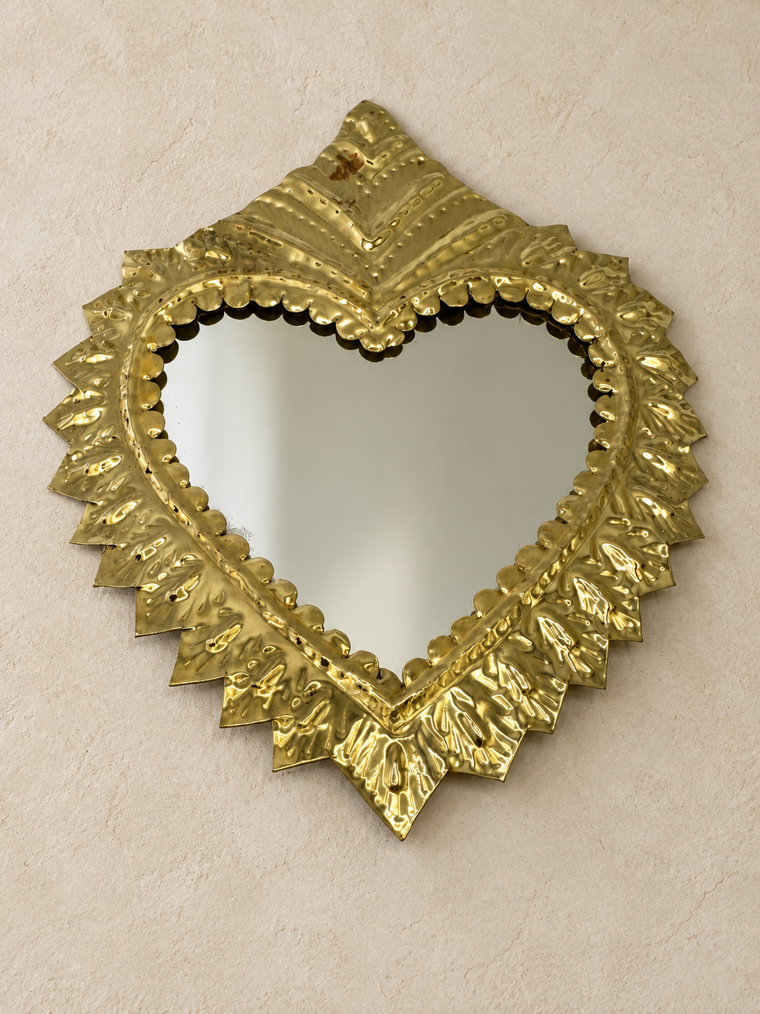 Grand miroir ex-voto cœur en cuivre martelé – décoration murale artisanale 19 × 16 cm