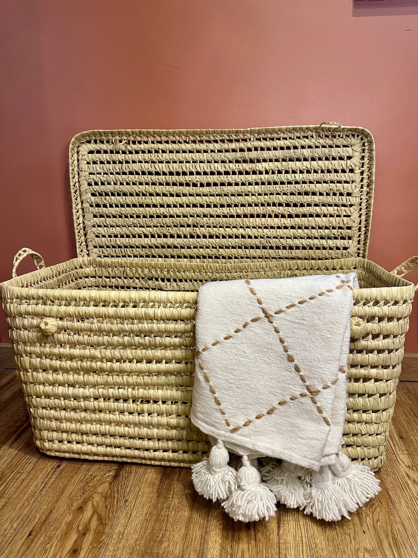 Grande Malle de Rangement en Feuilles de Palmier – Fait Main