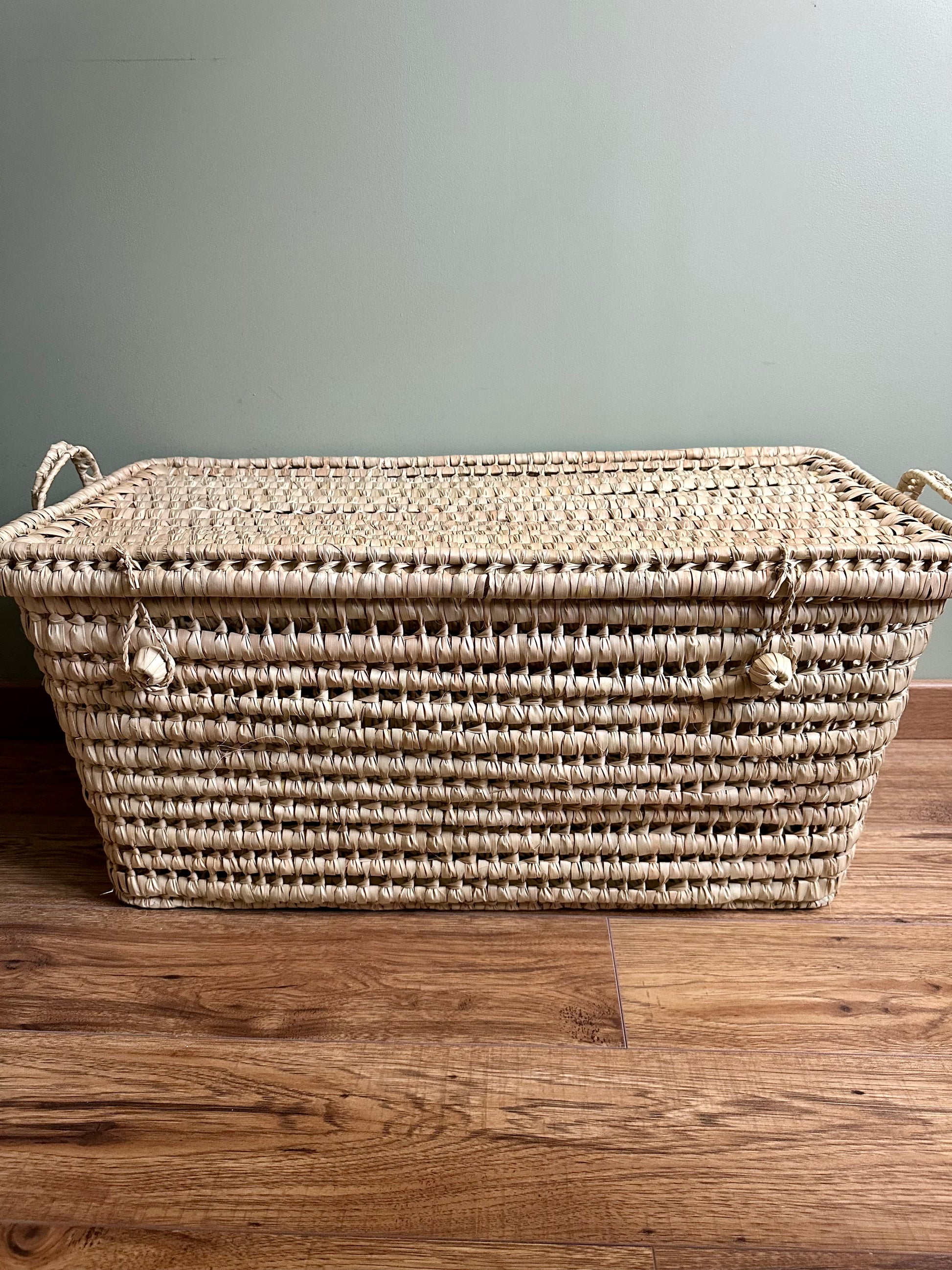 Malle de rangement artisanale en fibres naturelles faite main au Maroc – taille XL