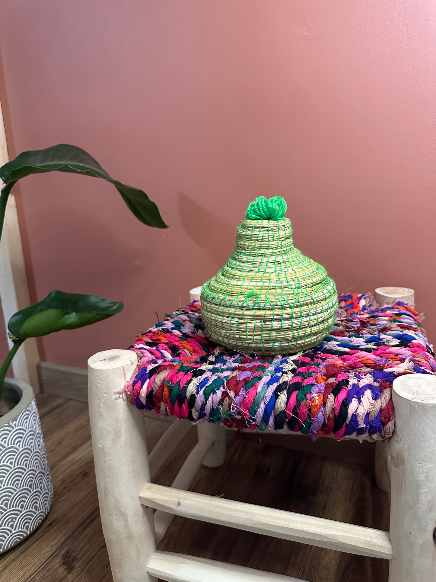 Mini Panier Berbère – Vide-Poche en Jonc et Laine Artisanale – Fait Main à Marrakech