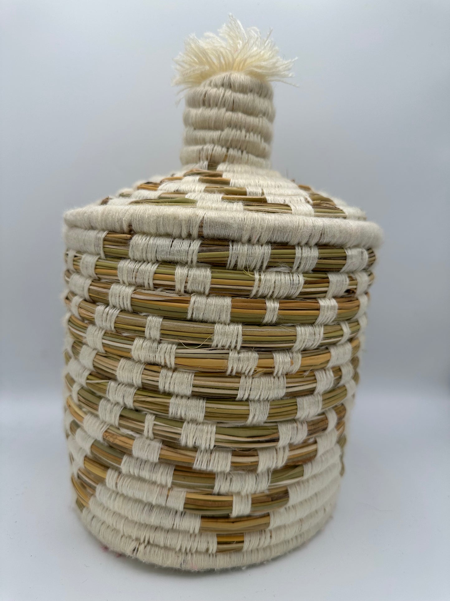 Panier Artisanal avec Couvercle – 29 cm – Noir ou Écru