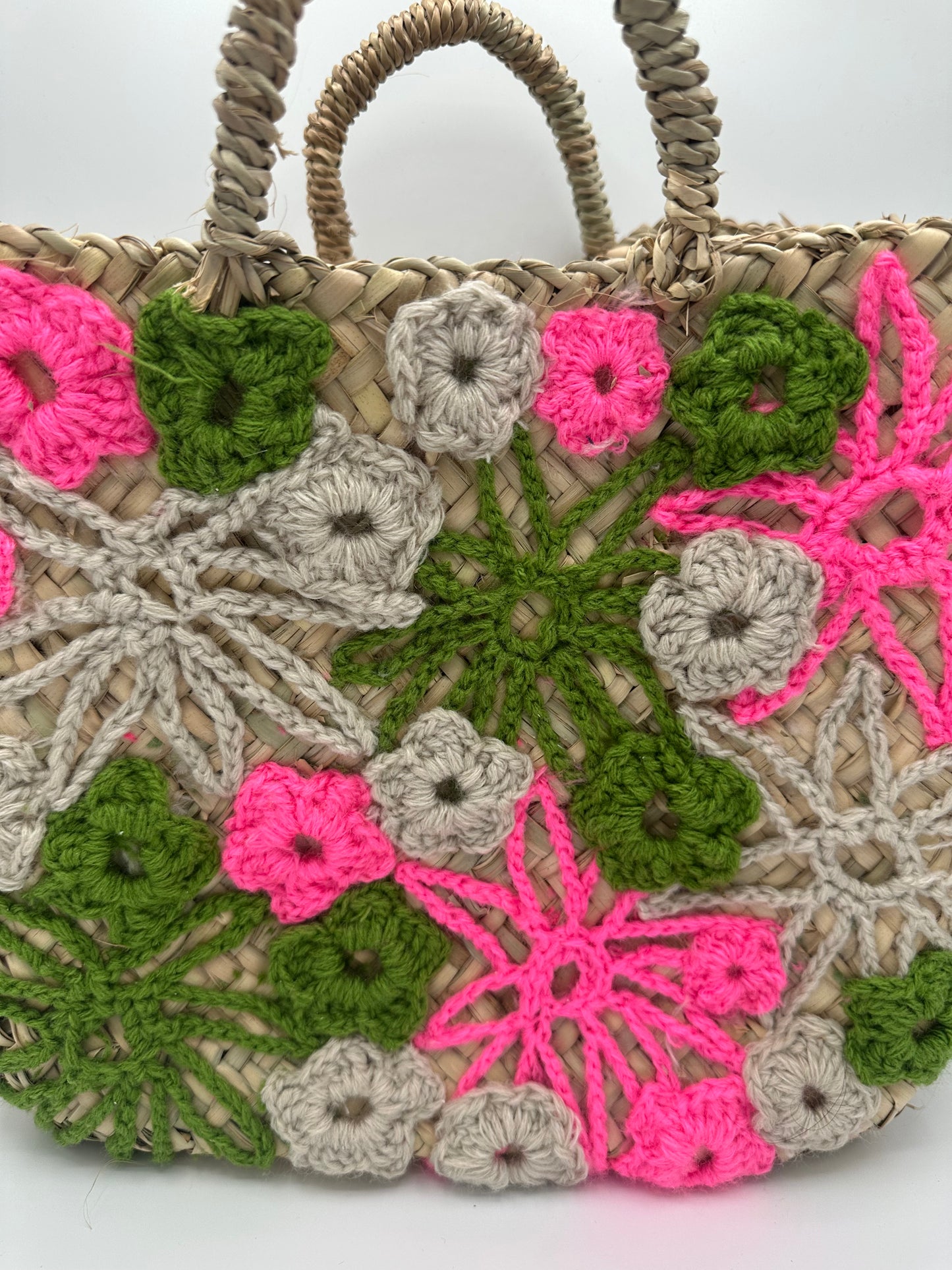 Panier artisanal en feuille de palmier brodé – Sac à main bohème chic – Fait main