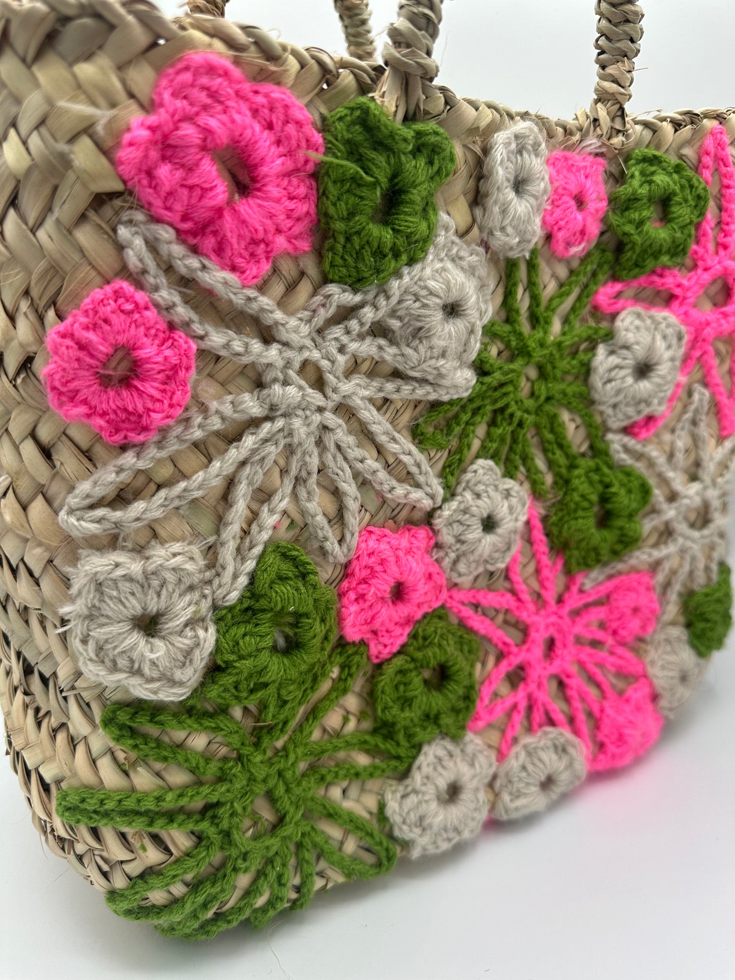 Panier artisanal en feuille de palmier brodé – Sac à main bohème chic – Fait main