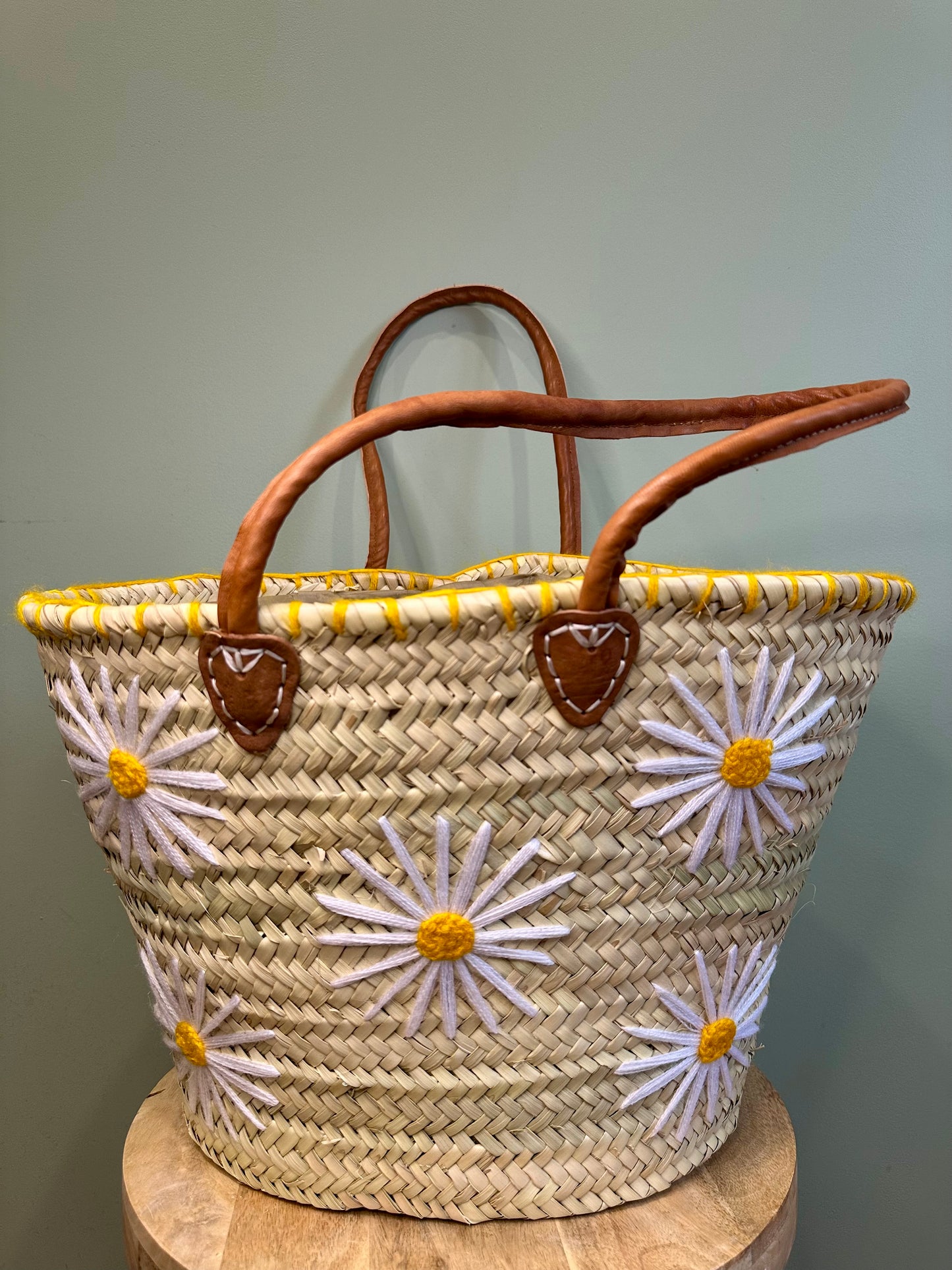 Panier en Feuilles de Palmier “Marguerites” – Fait Main – Anses en Cuir