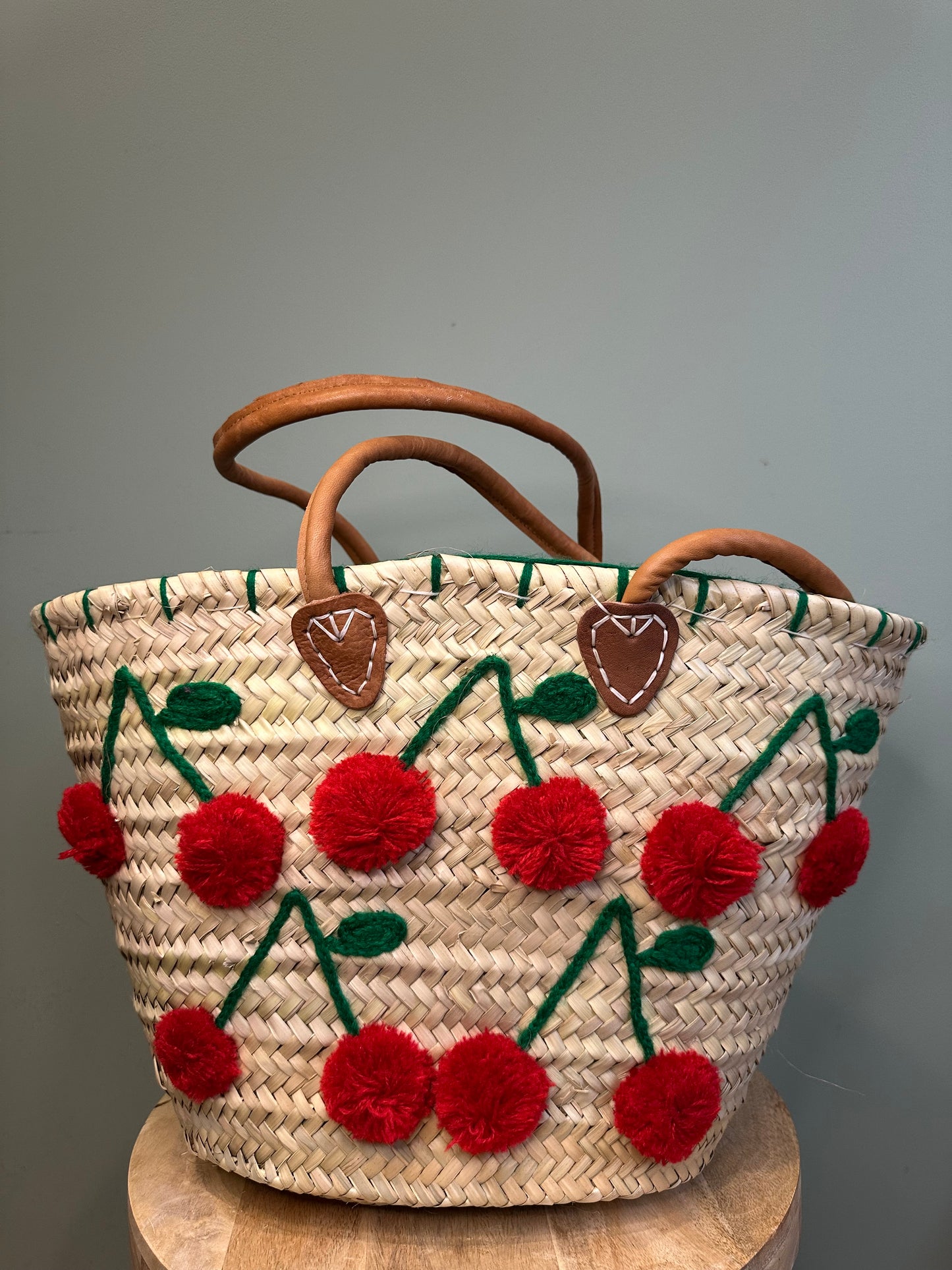 Panier en Feuilles de Palmier “Cerises” – Fait Main – Anses en Cuir