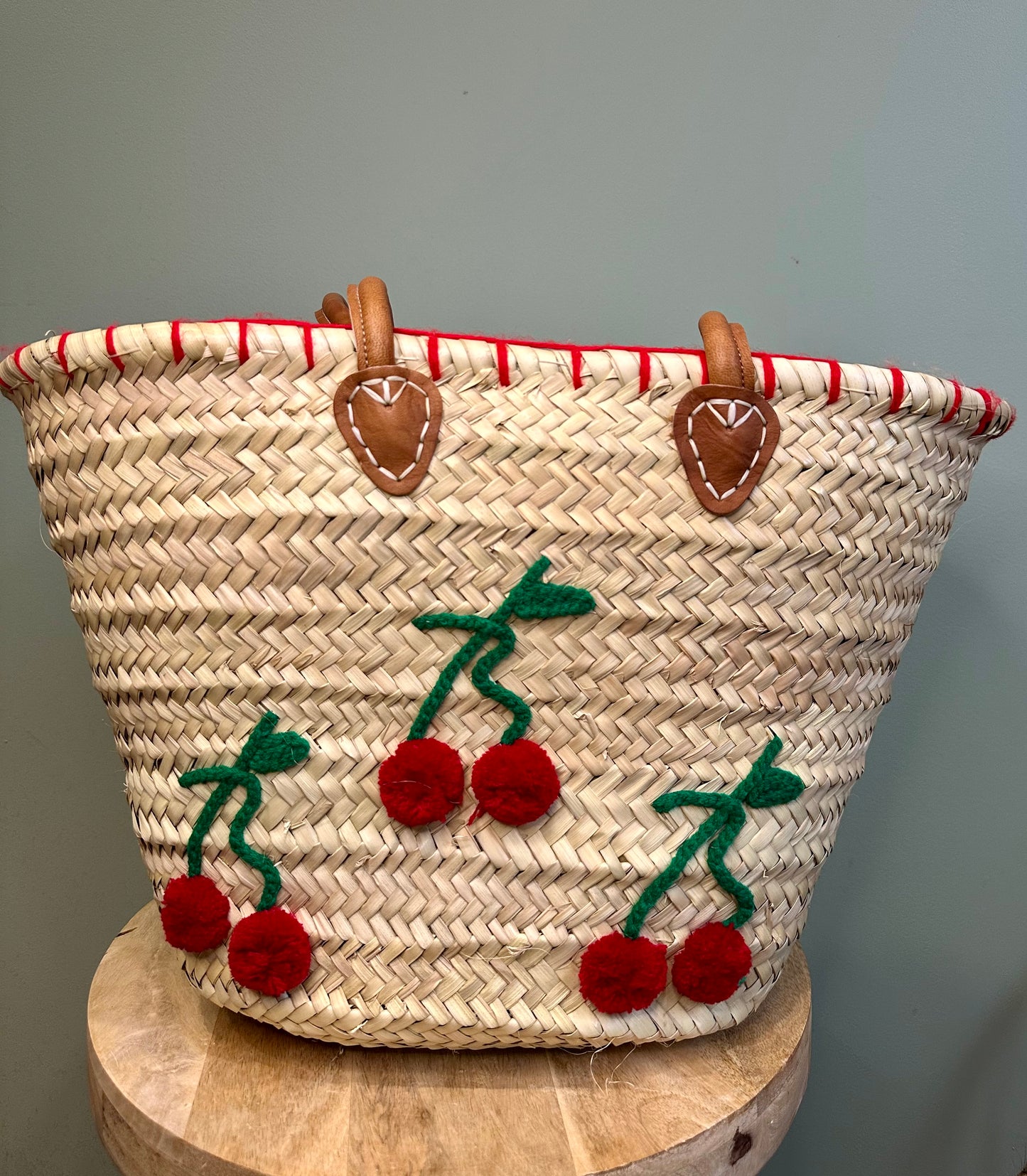 Panier en Feuilles de Palmier “Cerises” – Fait Main – Anses en Cuir