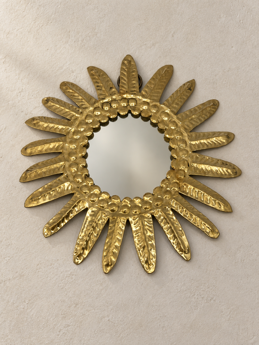 Petit miroir soleil en cuivre artisanal à rayons arrondis – diamètre 14 cm