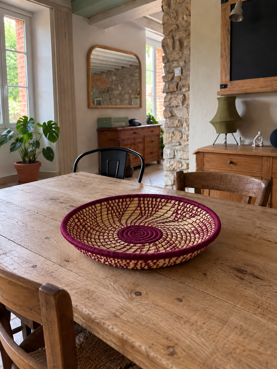 Plateau berbère bordeaux vide en centre de table en bois