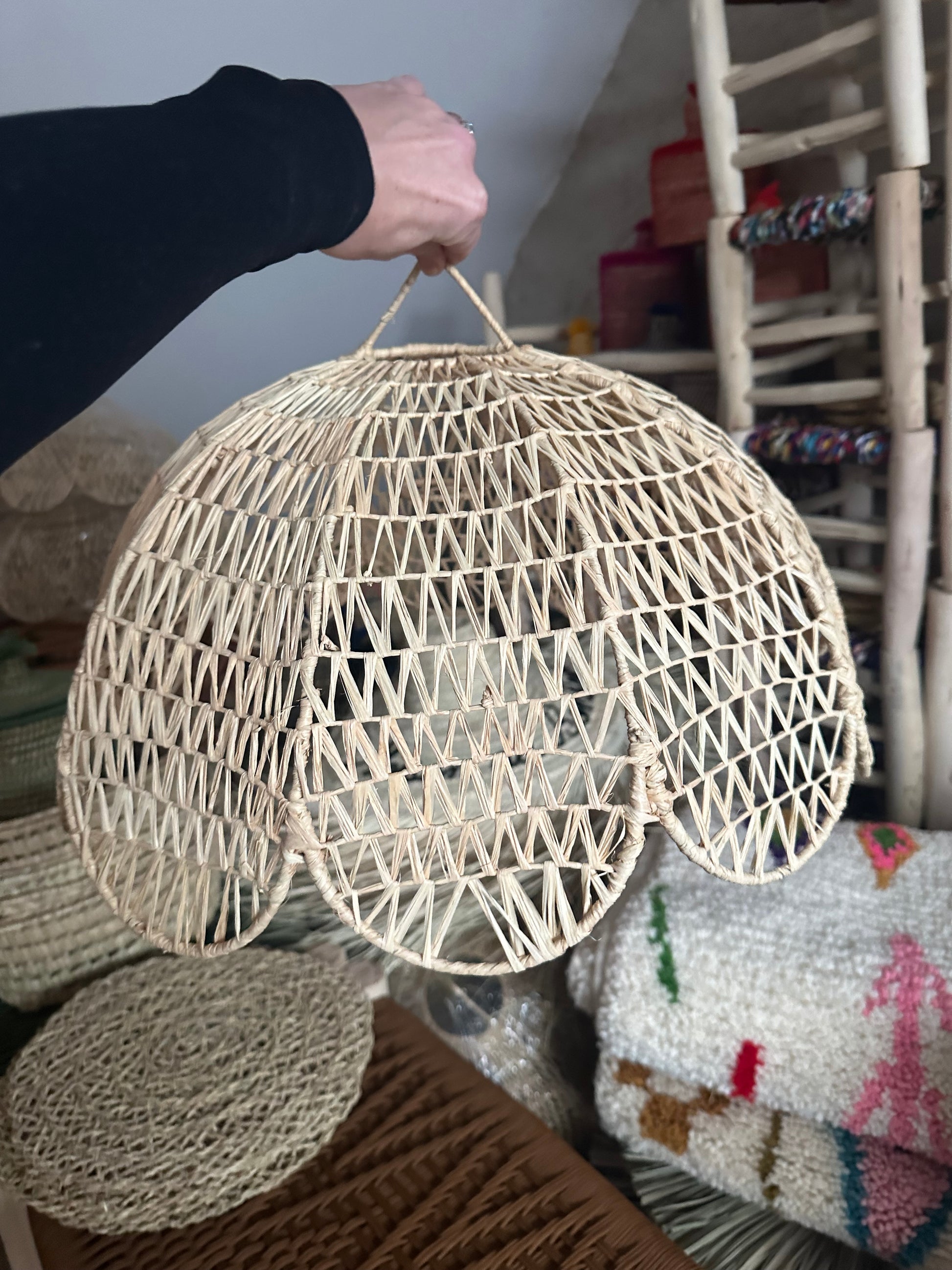 Suspension bohème artisanale en fibres naturelles pour décoration intérieure