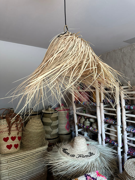 Suspension Bohème en Feuilles de Palmier Doum – Finition Effilée
