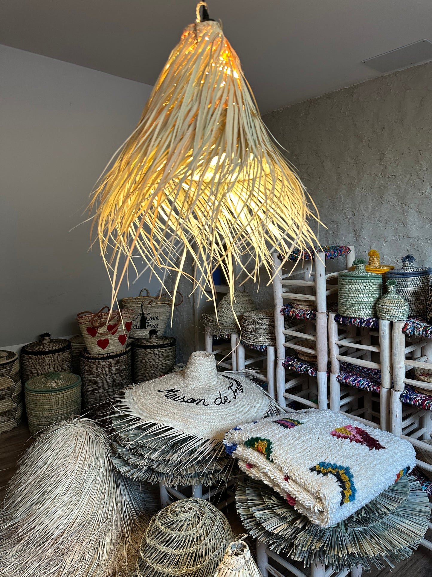 Suspension en Feuilles de Palmier – Petite Luminaire Bohème Artisanal Ø30 cm | Bahia By L.