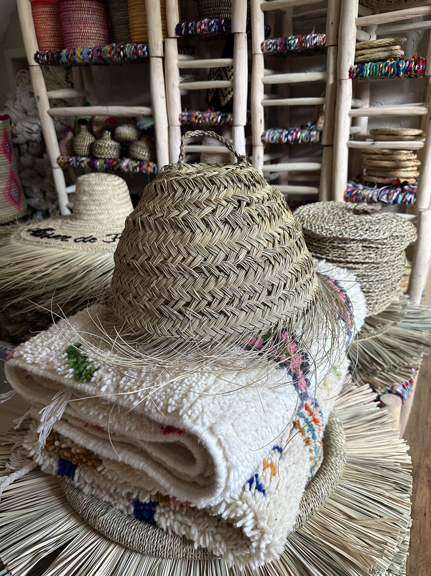 Suspension Luminaire en Feuilles de Palmier – Tressée à la Main