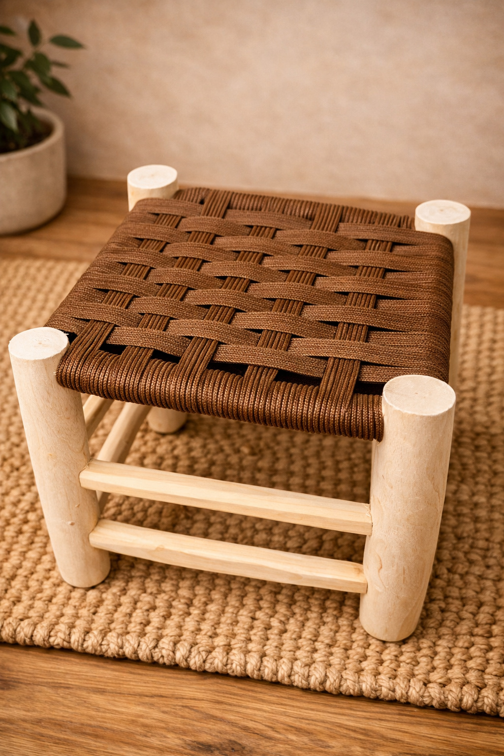 Tabouret marocain artisanal tressé à la main en bois et corde naturelle