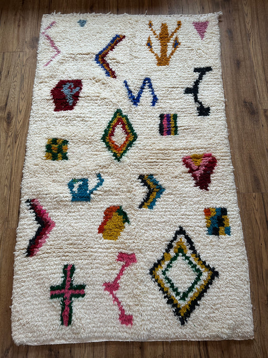 Tapis Beni Ourain Berbère en Laine Naturelle – Motifs Colorés Fait Main (173 x 104 cm)
