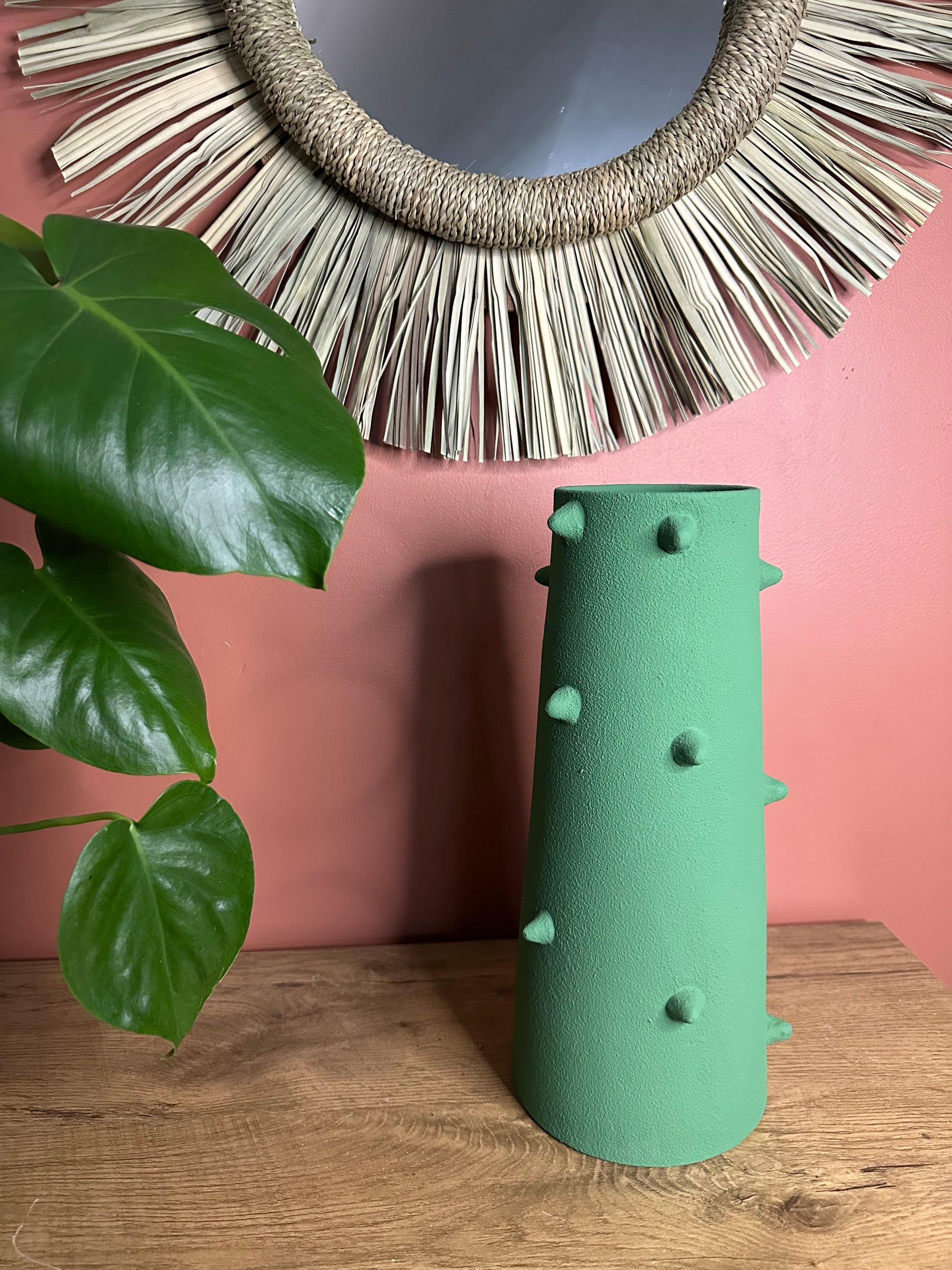 Vase artisanal Vert terre cuite finition sableuse 33cm Bahia By L .
