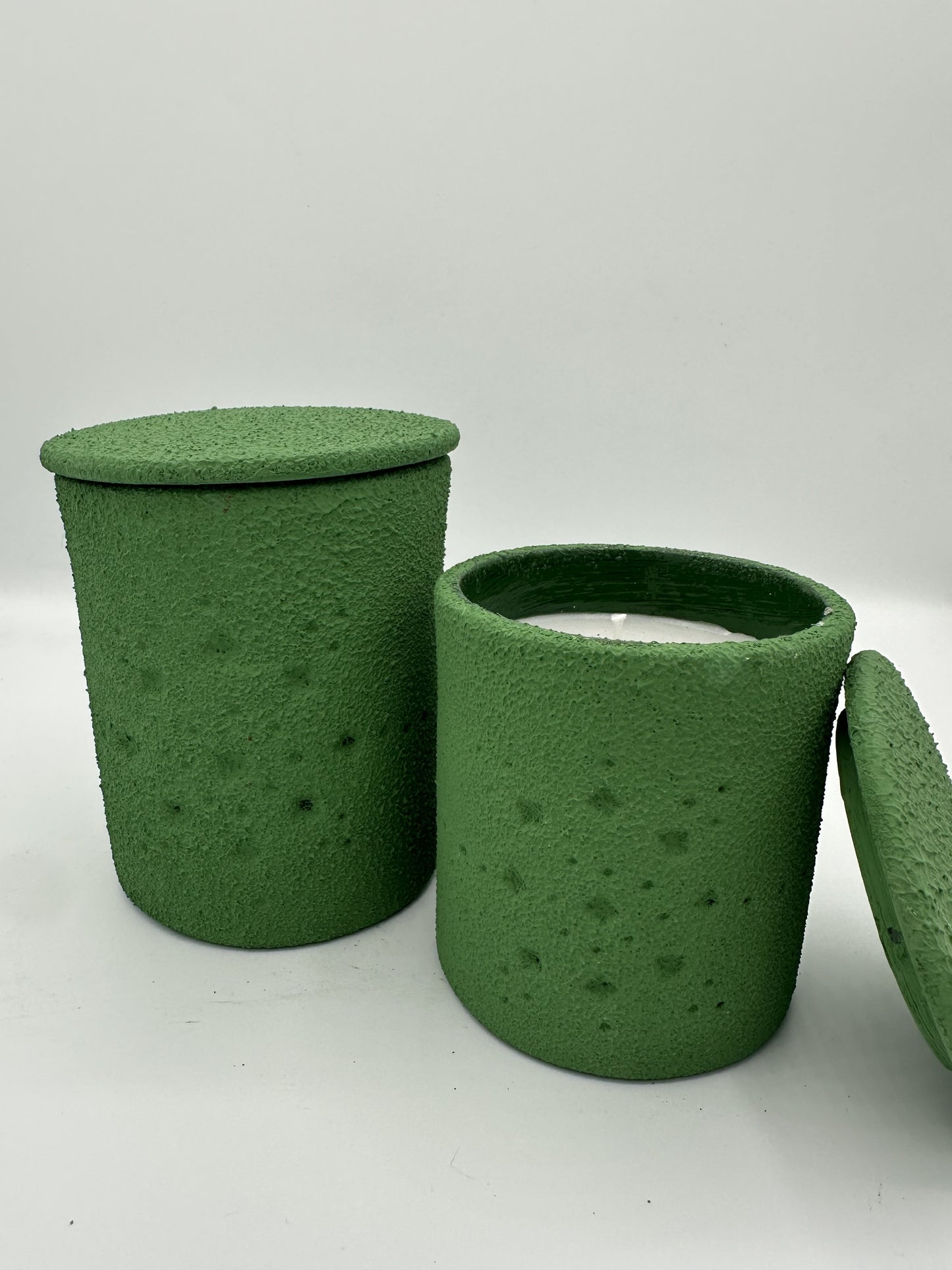 Bougie artisanale en terre cuite verte parfum fleur d’oranger fabriquée à la main au Maroc