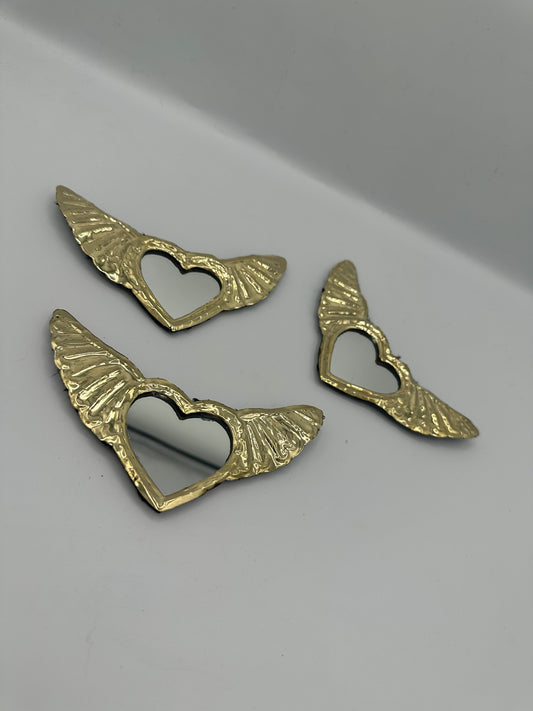 Ex-voto cœur ailé en cuivre martelé décoration murale artisanale