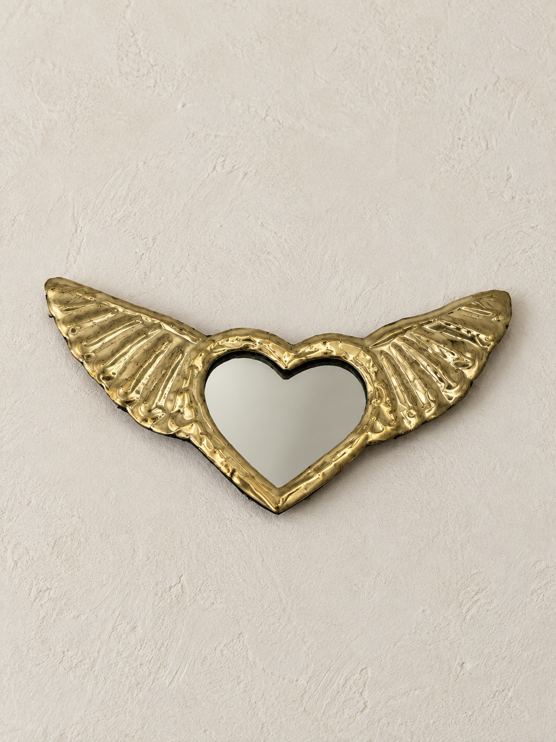 Petit ex-voto cœur ailé en cuivre avec miroir central – décoration artisanale 14 × 6 cm