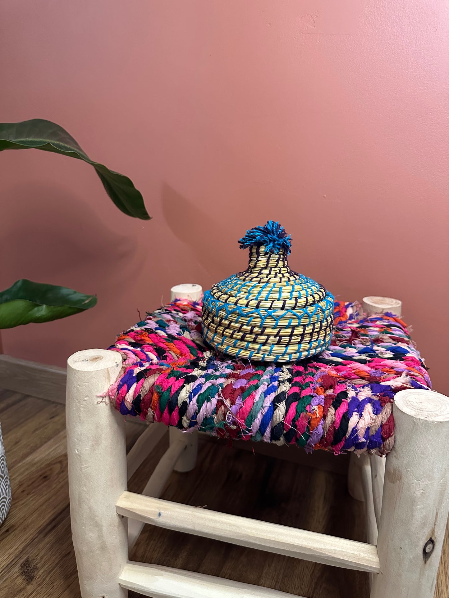 Mini Panier Berbère – Vide-Poche en Jonc et Laine Artisanale – Fait Main à Marrakech