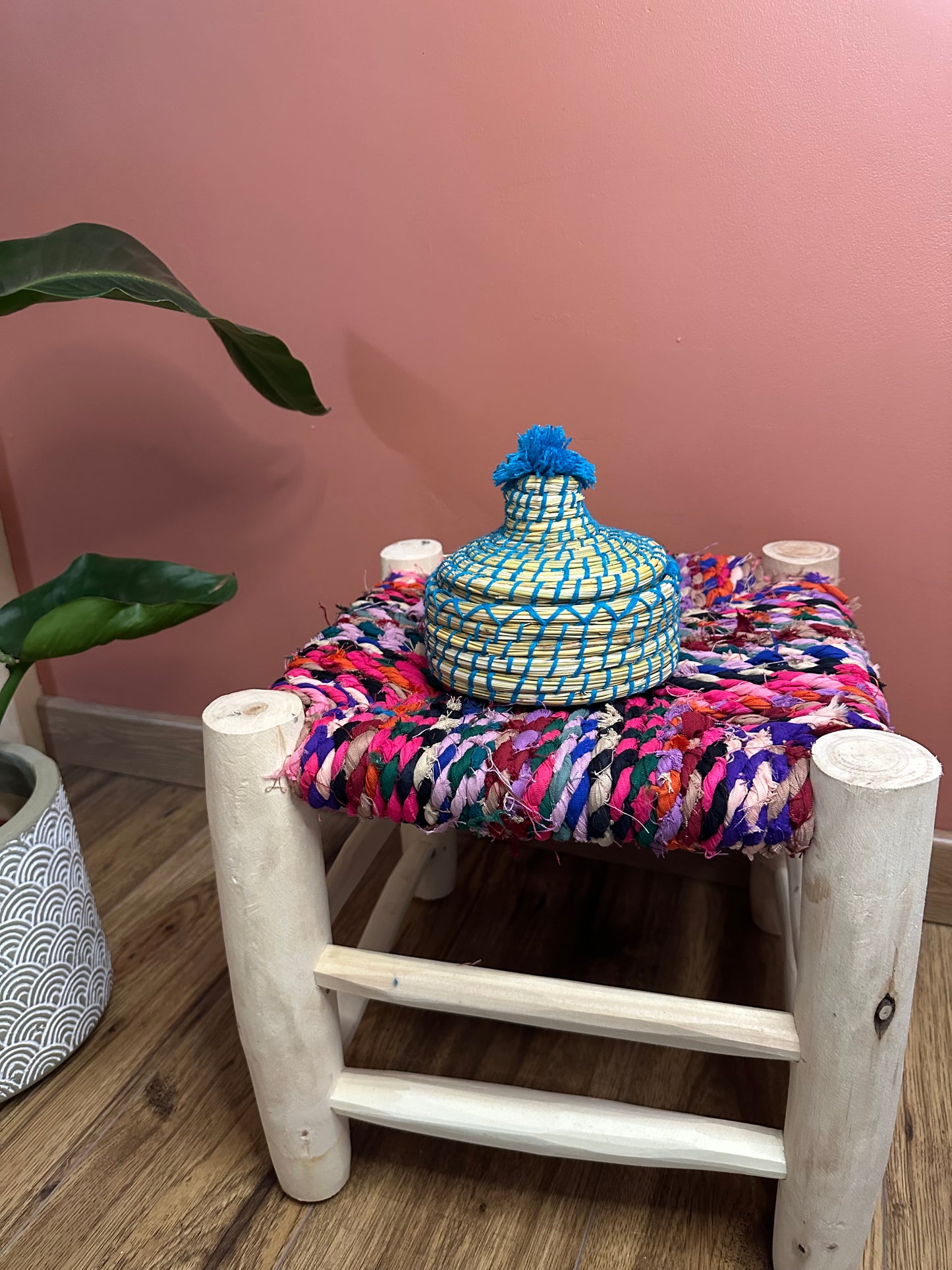 Mini Panier Berbère – Vide-Poche en Jonc et Laine Artisanale – Fait Main à Marrakech