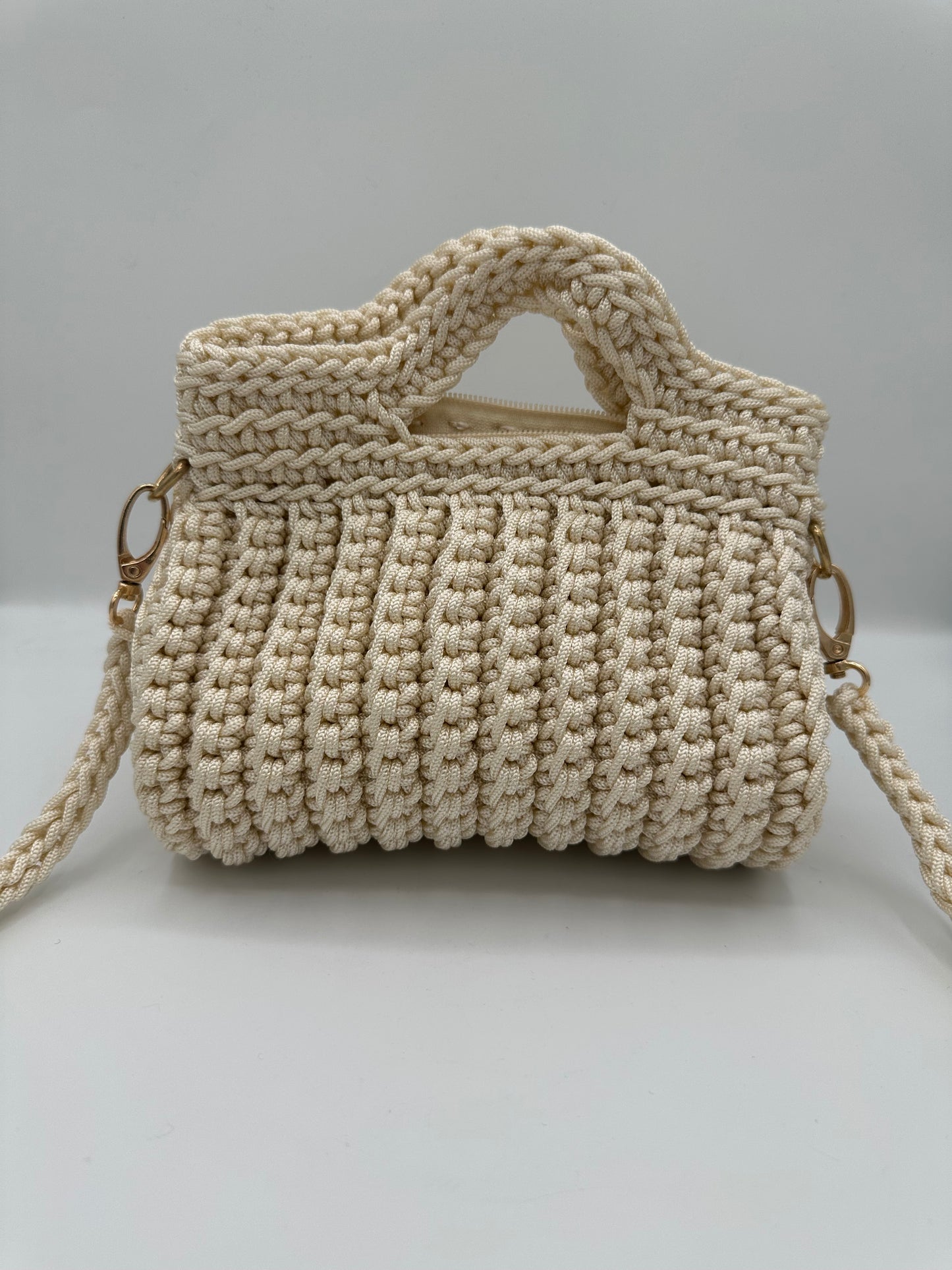 Sac à main artisanal en crochet – Bandoulière amovible – Fabrication artisanale