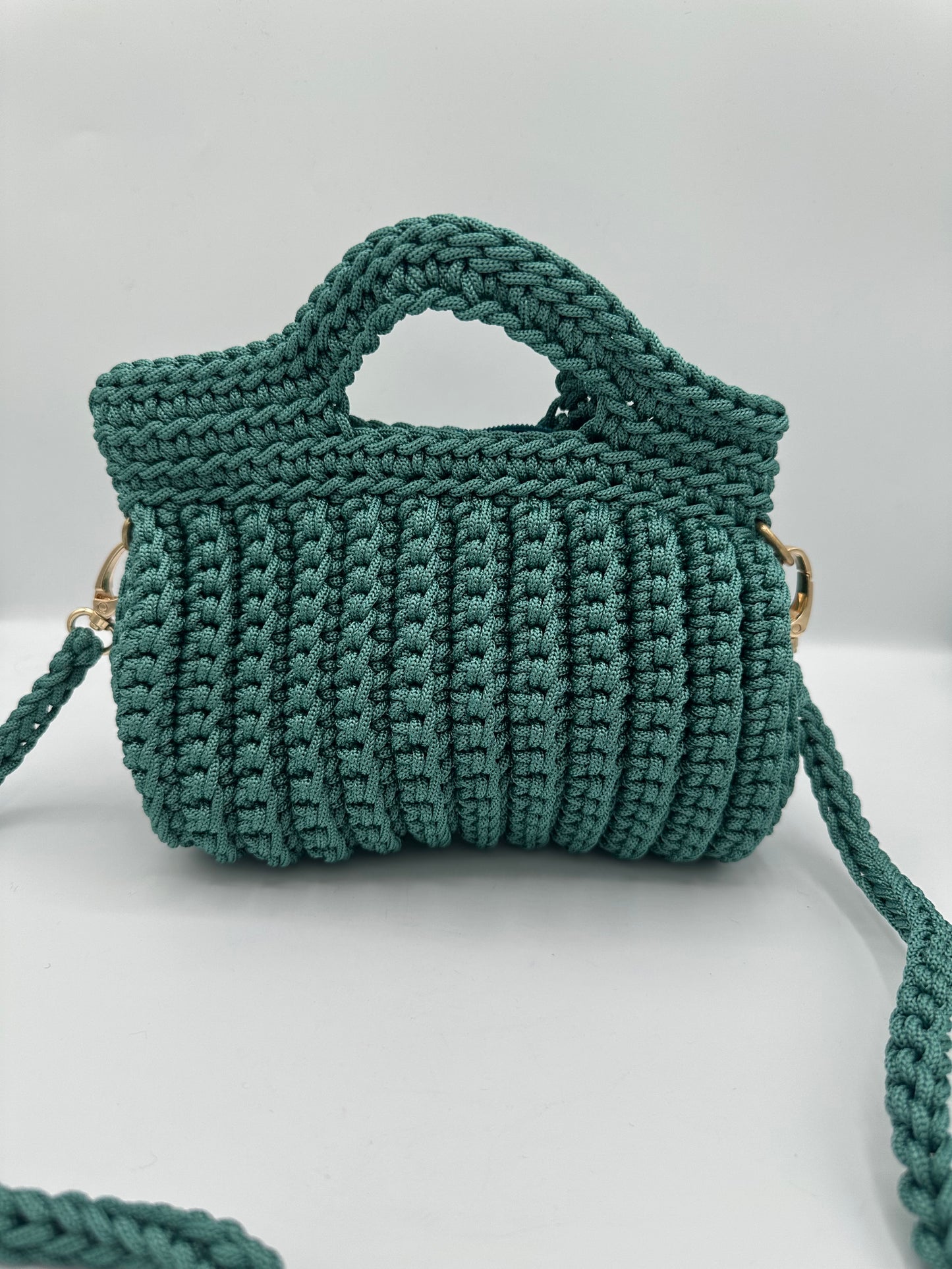 Sac à main artisanal en crochet – Bandoulière amovible – Fabrication artisanale