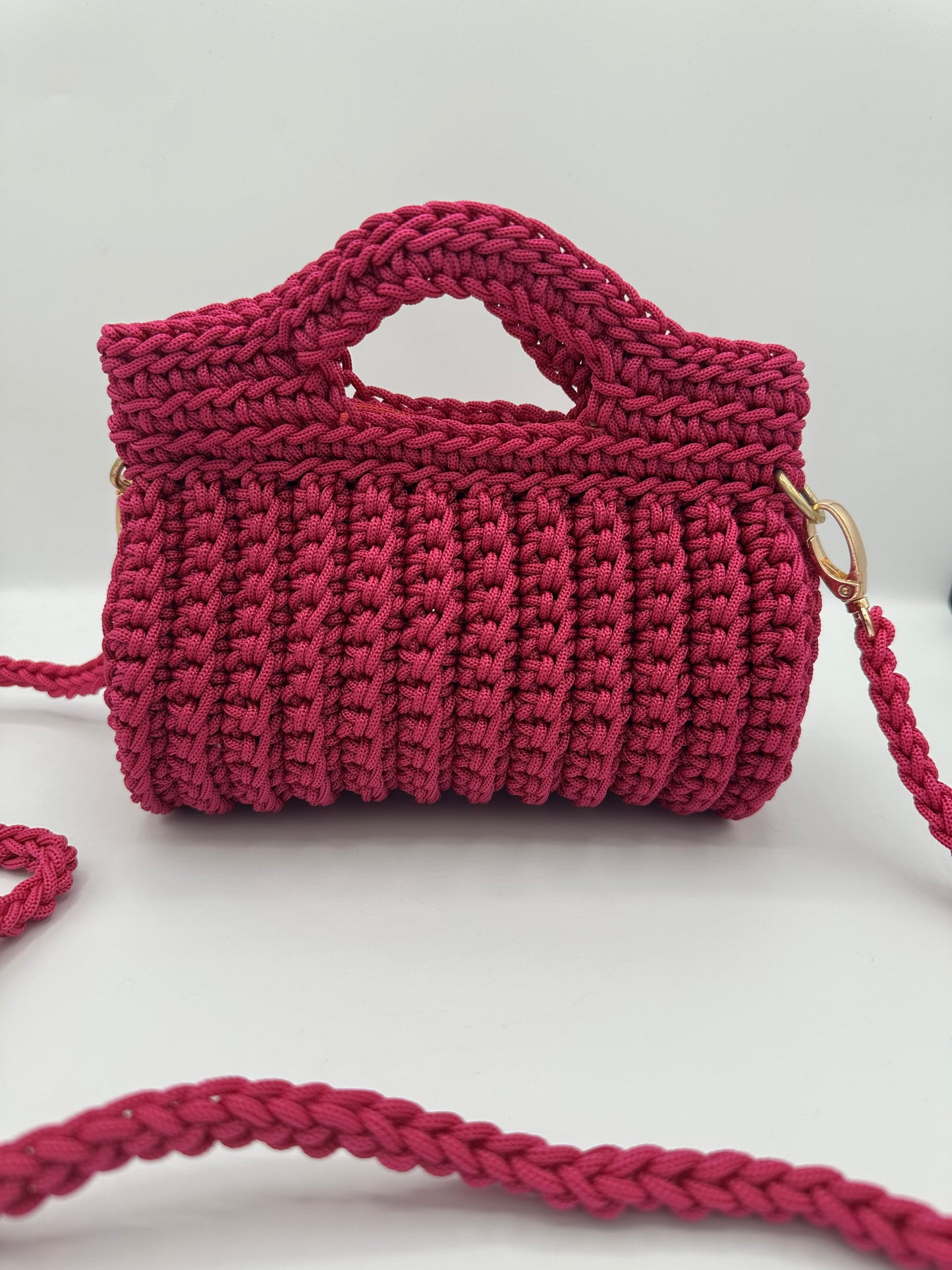 Sac à main artisanal en crochet – Bandoulière amovible – Fabrication artisanale